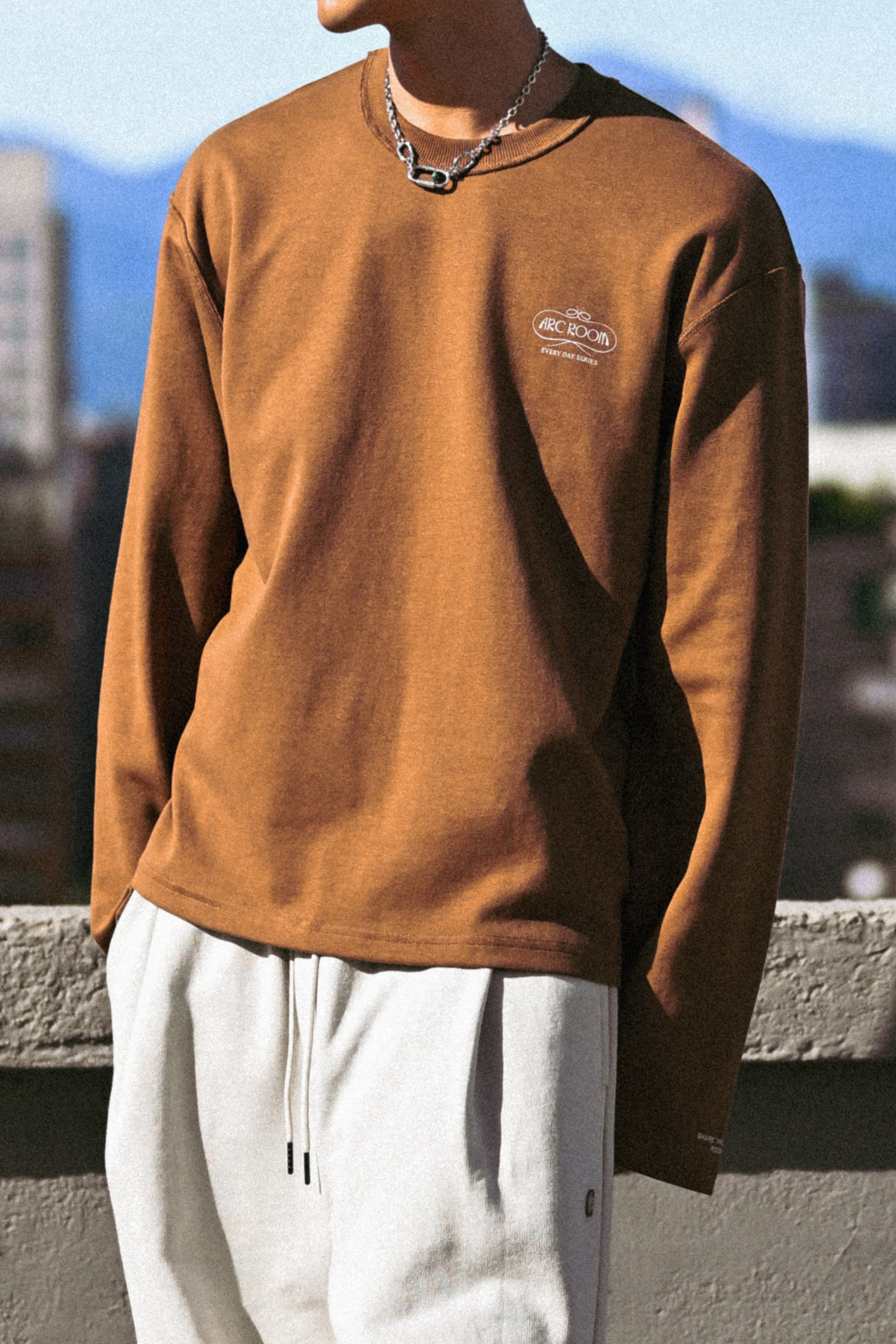EVERYDAY L/S TEE - BROWN