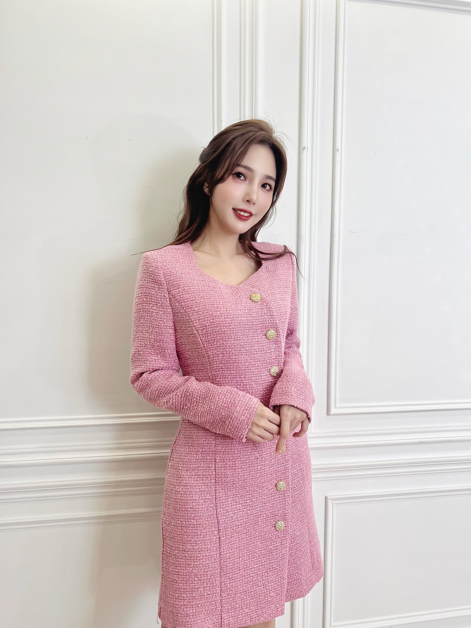 方弧領側金釦小香洋裝