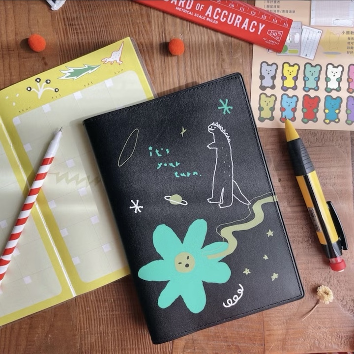 哥吉拉 皮書套 無時效手帳 萬年曆｜馬卡龍腳趾