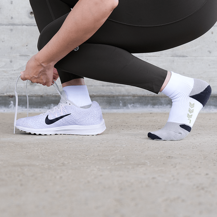 Women CHEGO Barefoot Running Quarter Socks, white