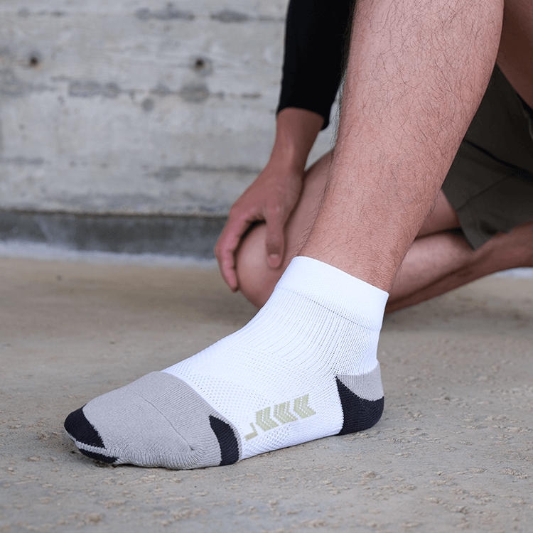 Men's CHEGO Barefoot Running Quarter Socks, white