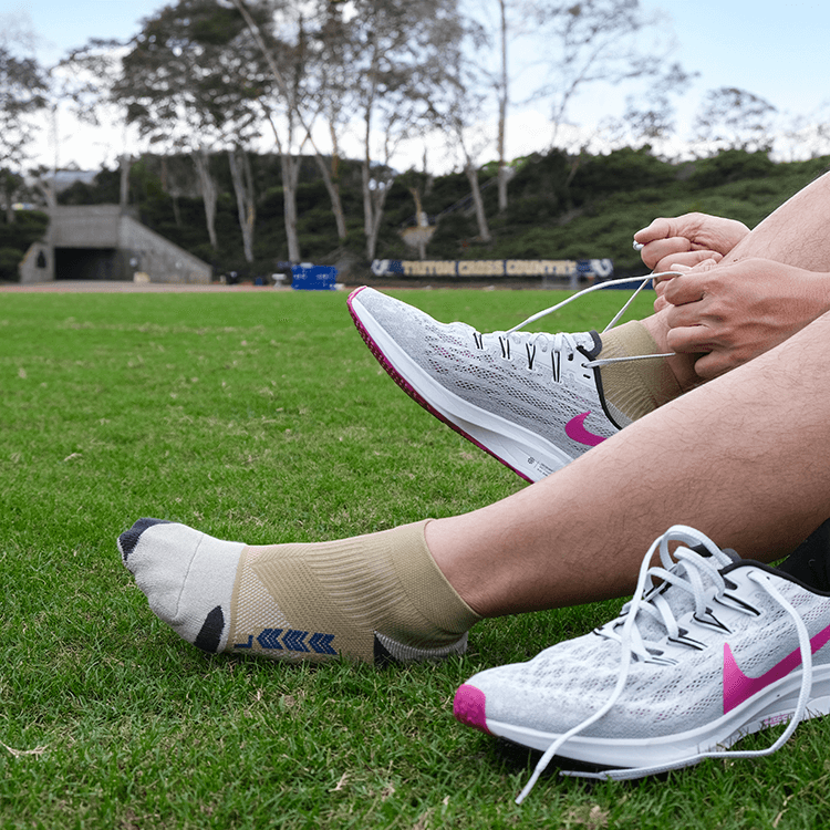 CHEGO Men's Running Quarter Socks, Desert color