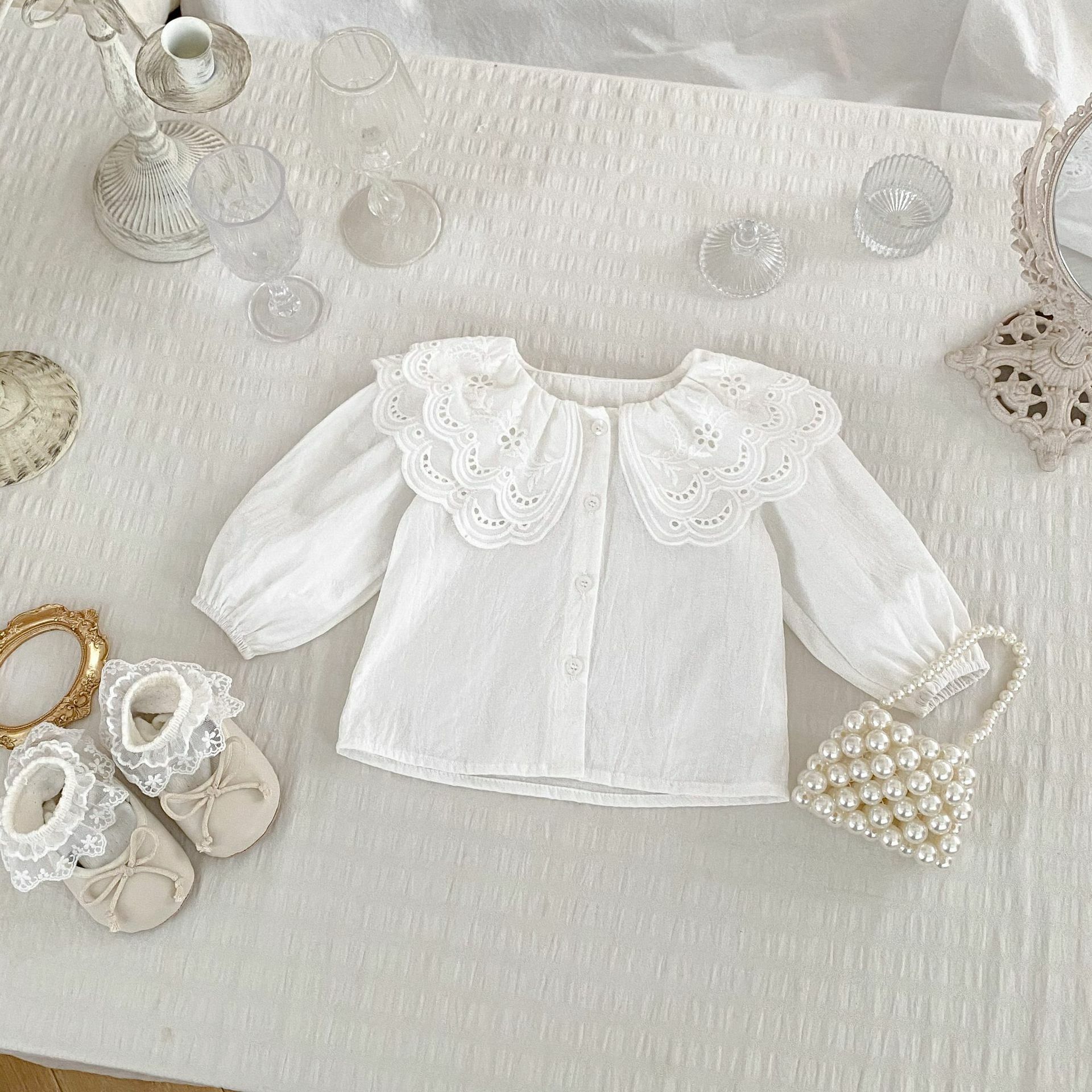 白色大翻領鏤空恤衫