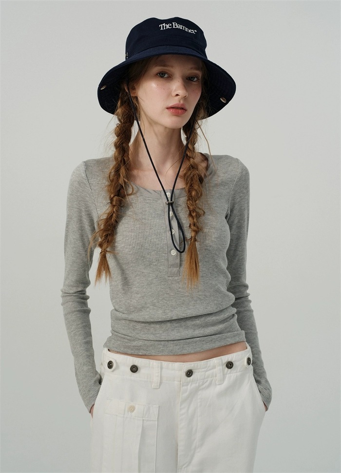 ᴷᴼᴿᴱᴬ 🇰🇷 東大門秋季新款圓領純色排扣長袖上衣(兩色)