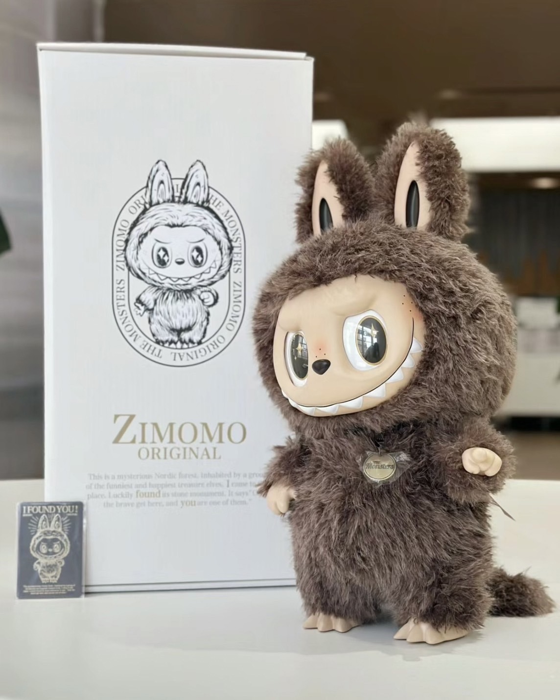 iSNEAKERS｜泡泡瑪特Zimomo 首領58cm 搪膠臉公仔Labubu