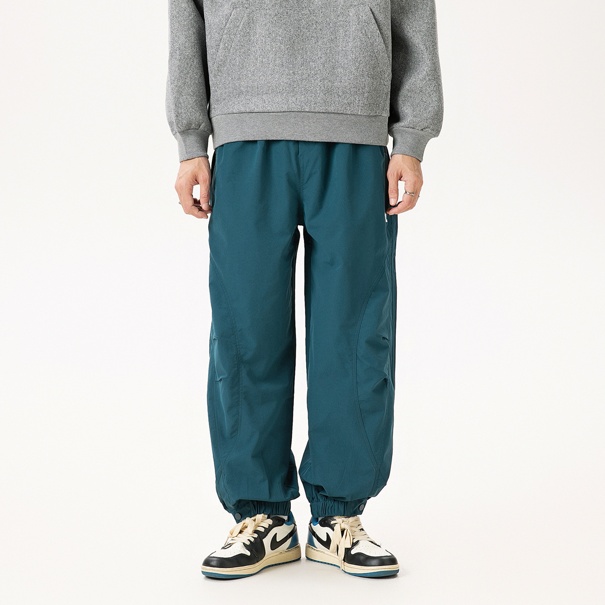 10M21 復古感線條造型束口褲 四色