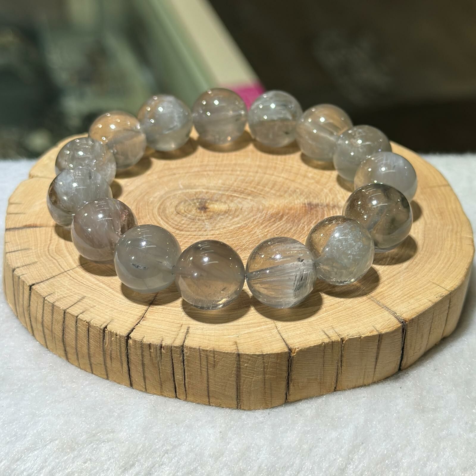 大m✨灰藍兔毛手串 14 mm +/-