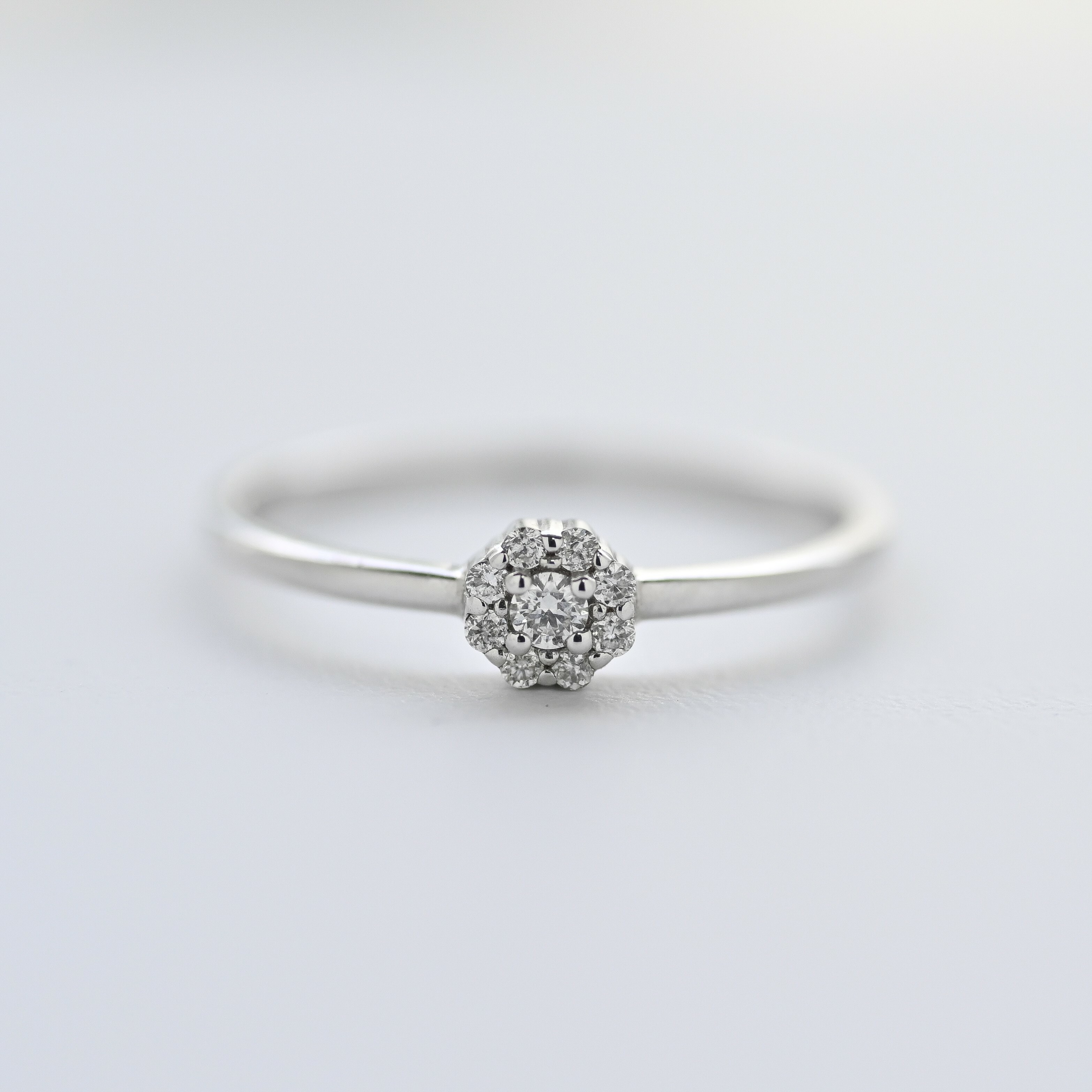 18K Little Flower Diamond Ring