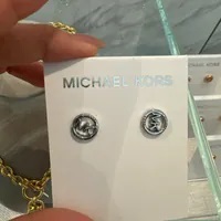 [US] MICHAEL KORS MKJ8123040 LOGO STUD EARRINGS,SILVER, 796483631991 (SMK1027)