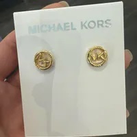 [US] MICHAEL KORS MKJ8123710 MK LOGO STUDS EARRINGS,GOLD, 796483631984 (SMK1028)