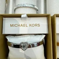 [S] MICHAEL KORS MKJX0004A040 HEART WITH MK BLING BLING LOG BRACELET,SILVER, 796483654754 (SMK1034)