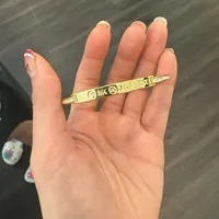 [S] MICHAEL KORS MKJH0031A ENGRAVE LOGO PAVE BANGLE BRACELETS,GOLD, 796483655362 (SMK1037)