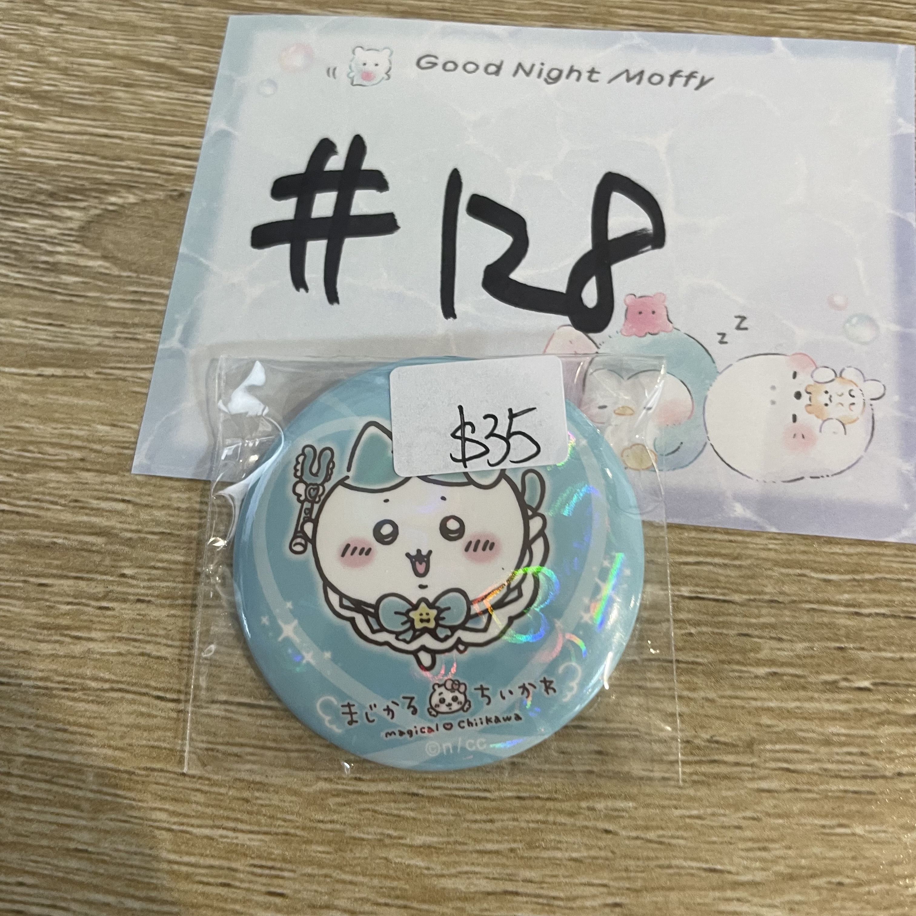 CHIIKAWA  八字貓 襟章#128