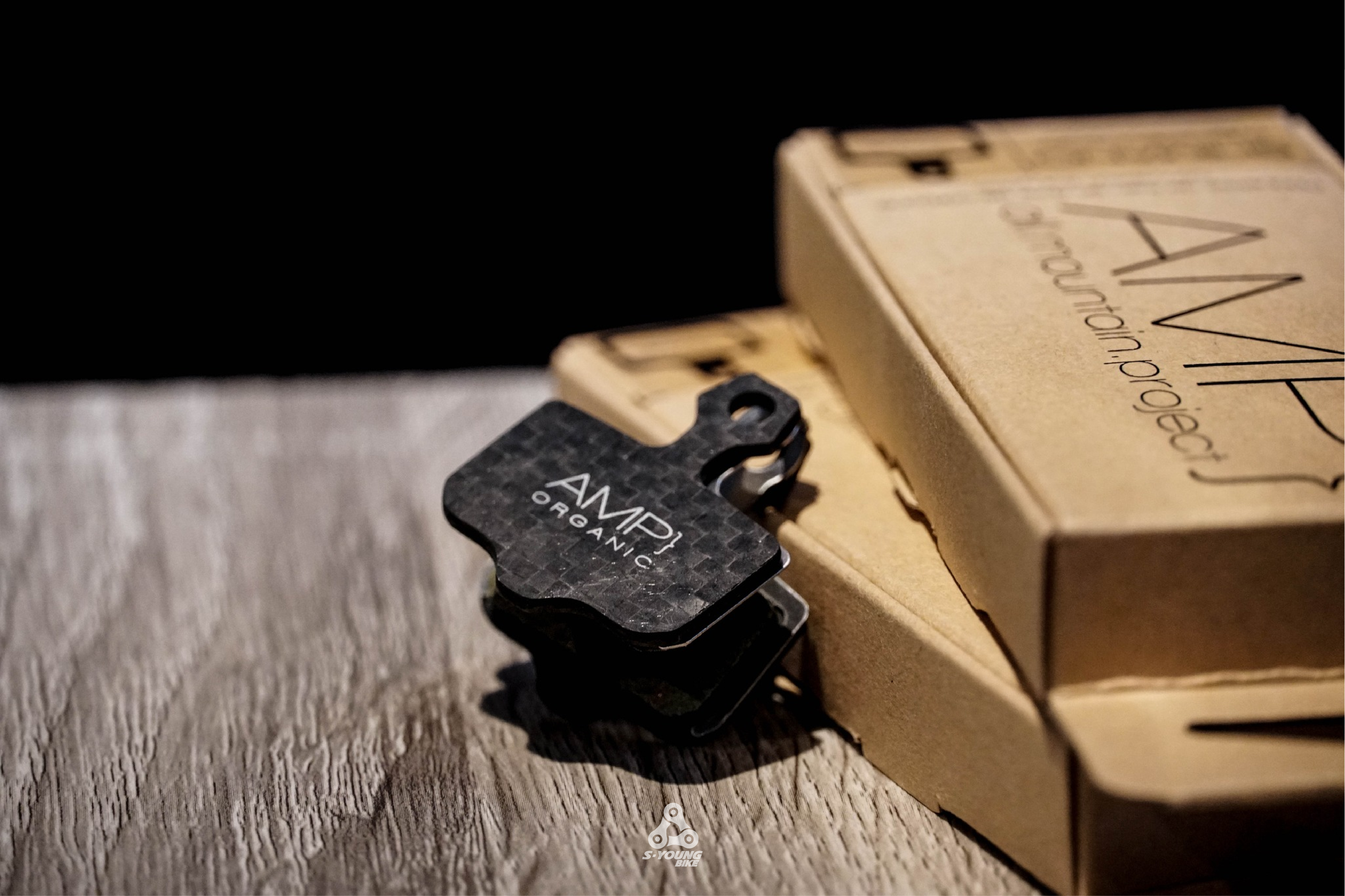 【AMP】Carbon 超輕量碳纖維陶瓷 公路車來令片