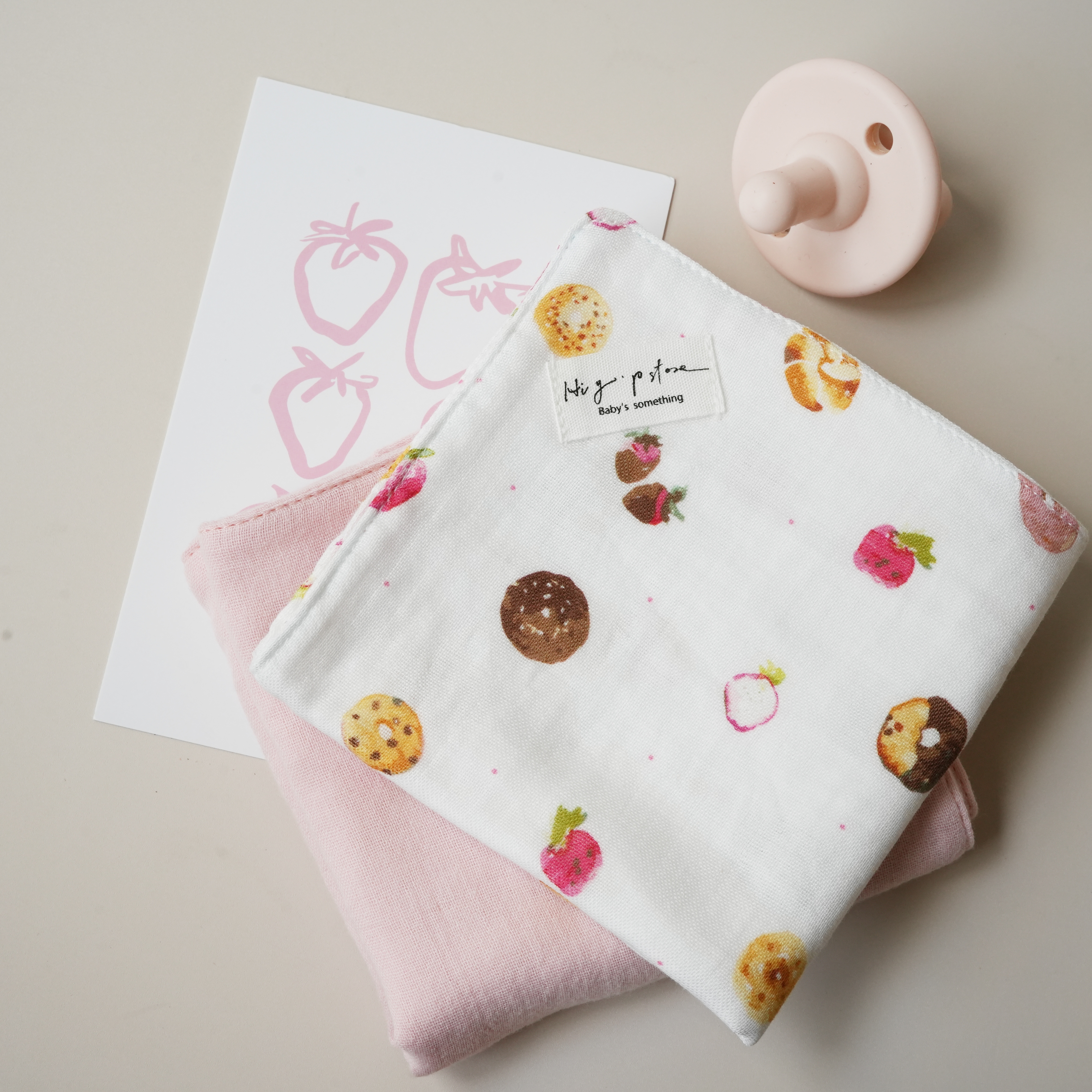 Hi Y.P store-手作六層紗紗布巾-獨家設計款-草莓甜甜圈（2件組)