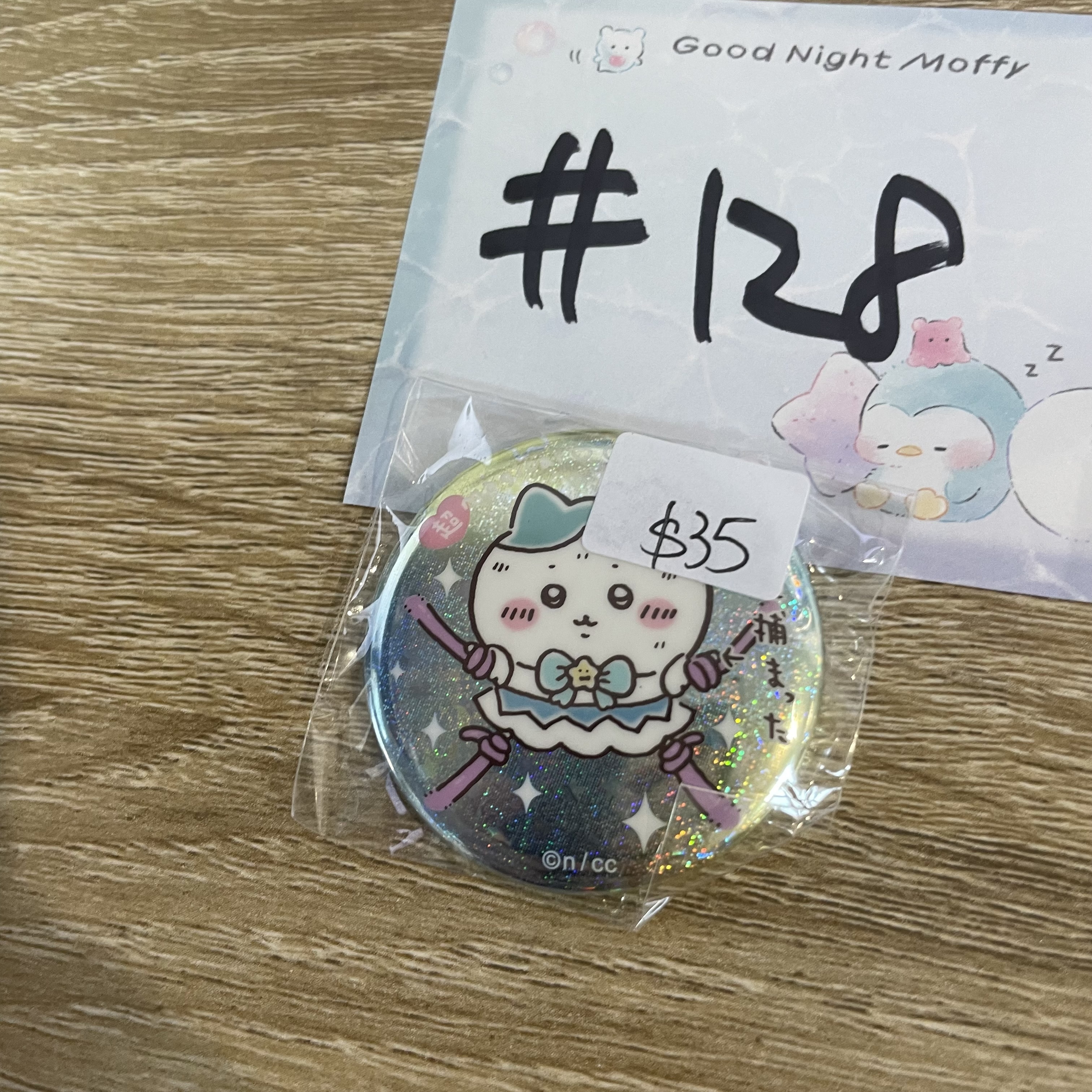 CHIIKAWA 八字貓 襟章#128