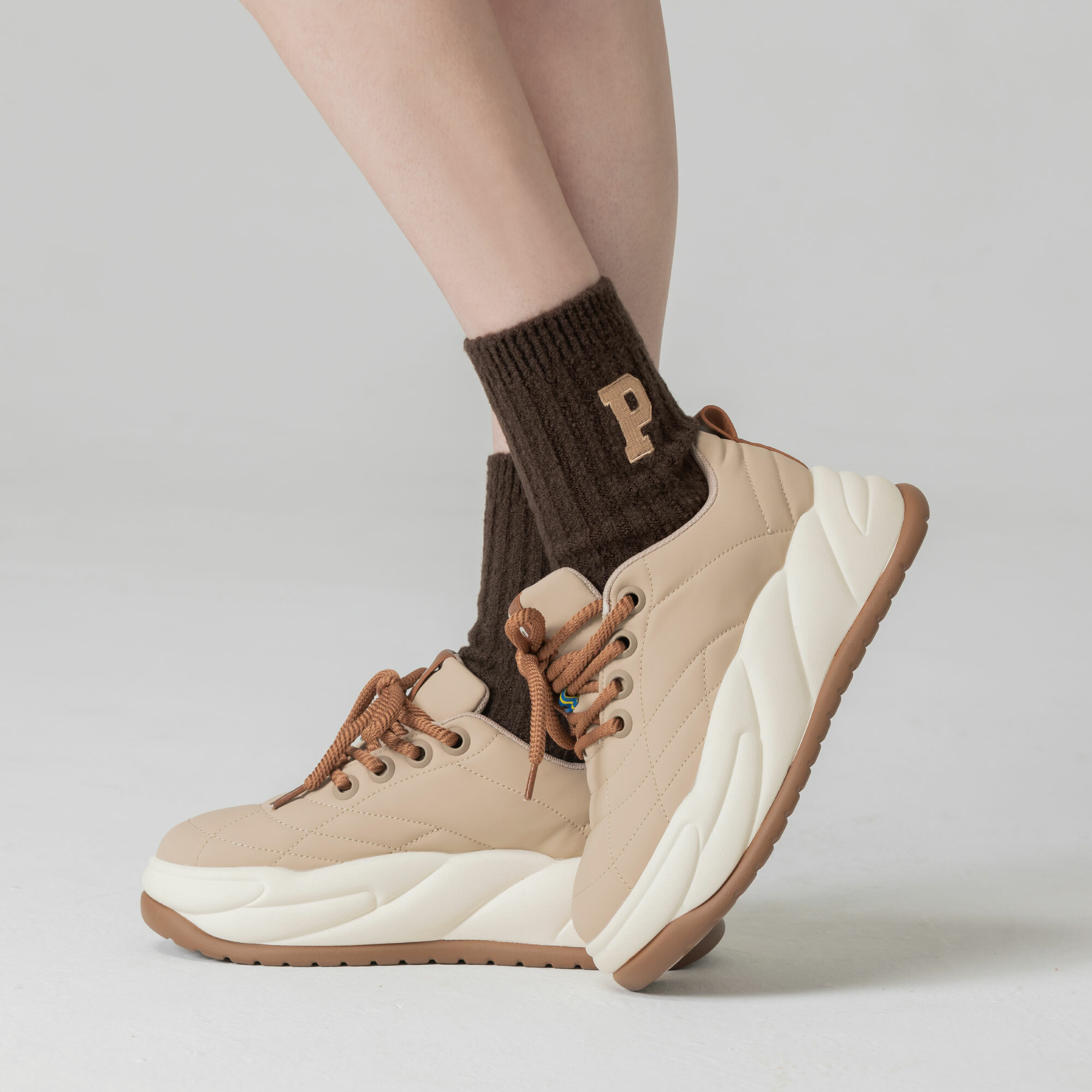 moz瑞典 駝鹿 漢堡 厚底休閒鞋(奶茶)