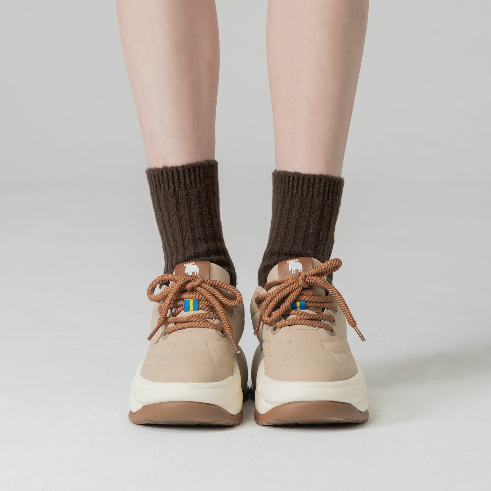 moz瑞典 駝鹿 漢堡 厚底休閒鞋(奶茶)