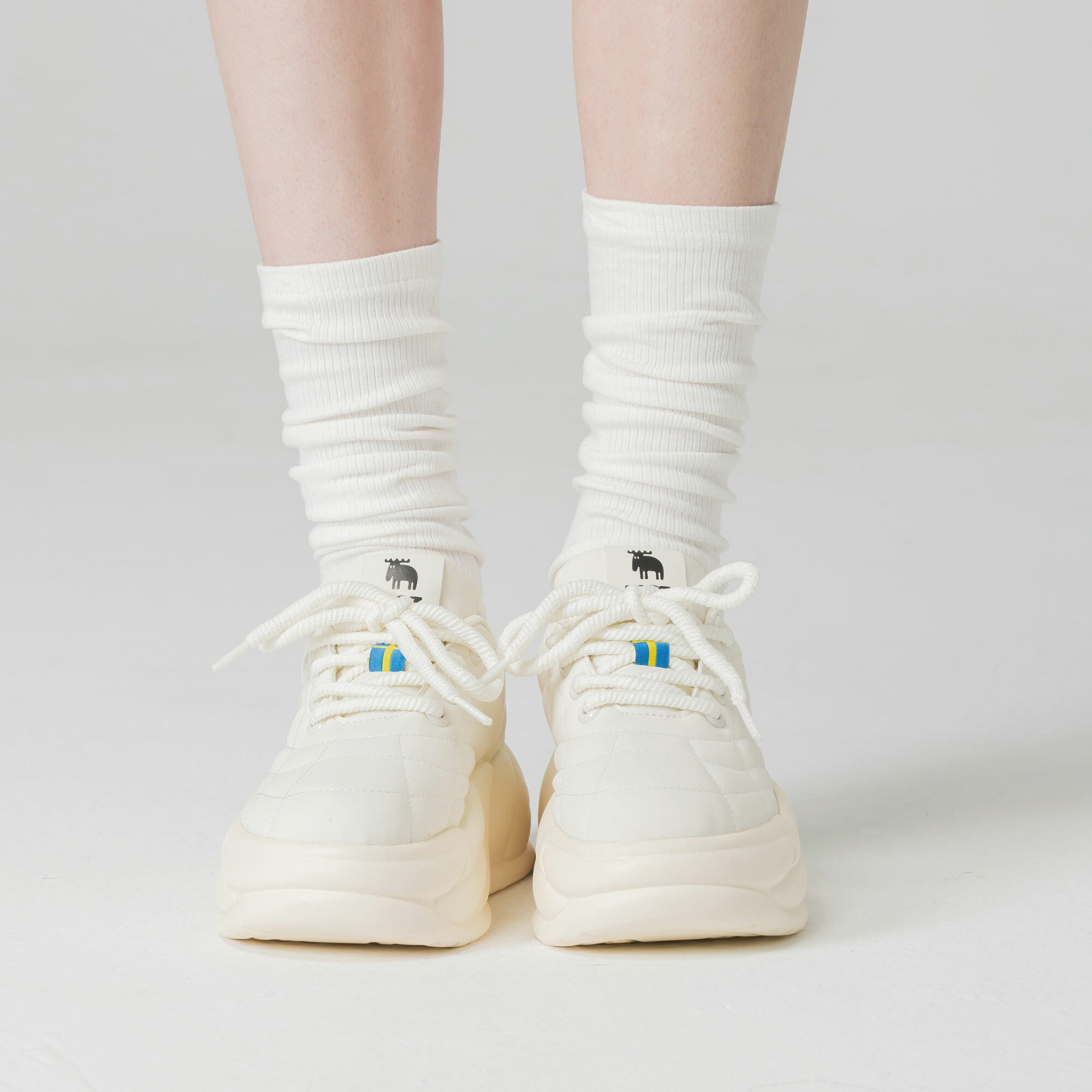 moz瑞典 駝鹿 漢堡 厚底休閒鞋(奶白)