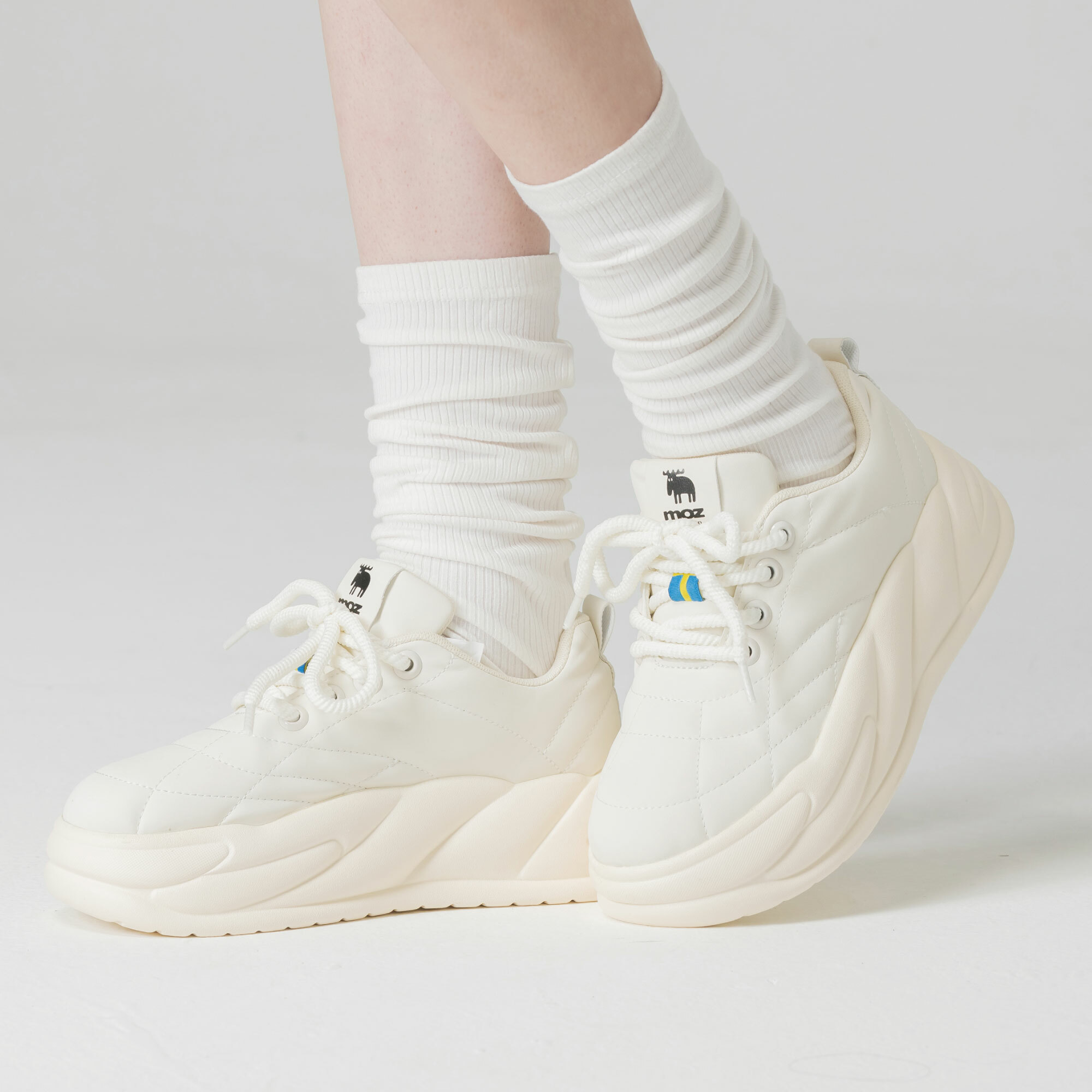 MOMO樣專用 moz瑞典駝鹿漢堡厚底休閒鞋(奶白)