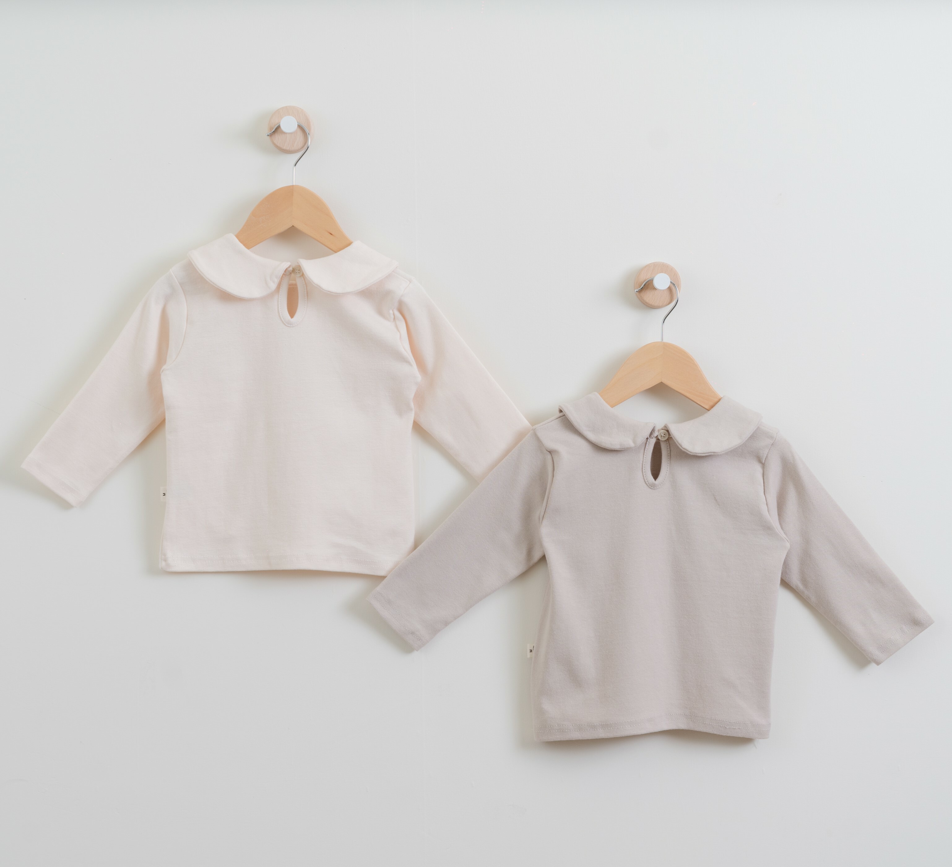 韓國 Aosta-秋款小圓領娃娃上衣-兩色背面