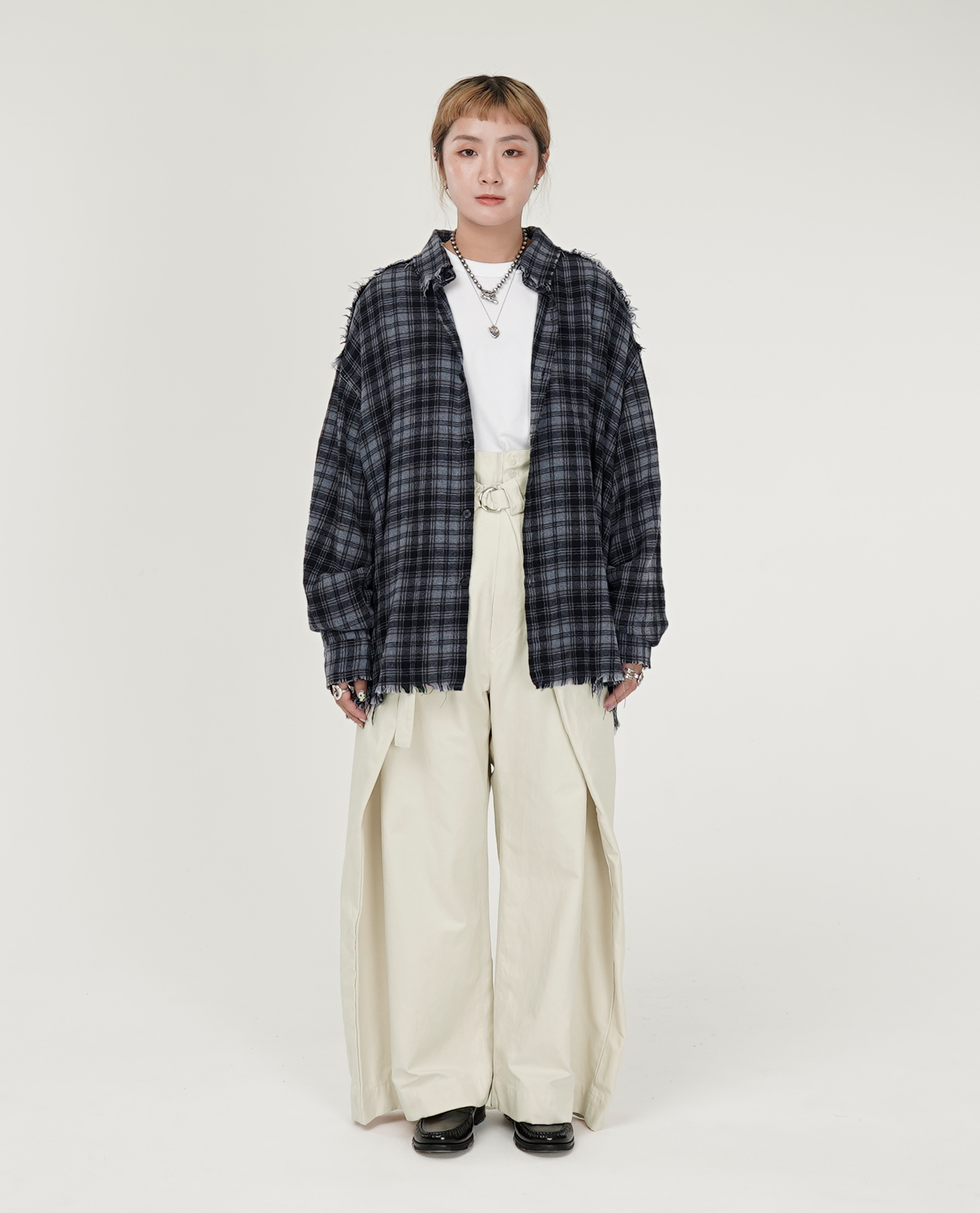 不收邊格子襯衫