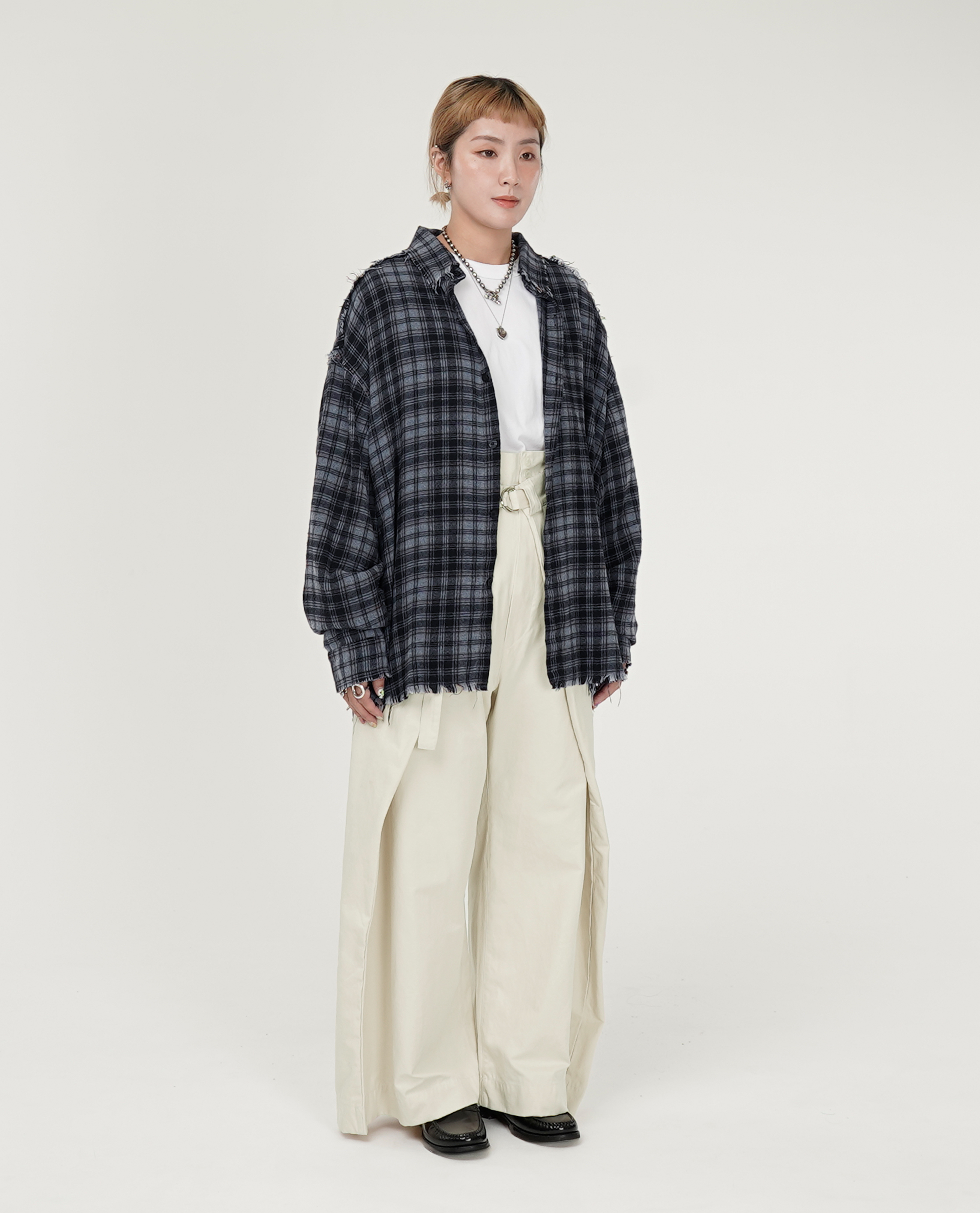 不收邊格子襯衫