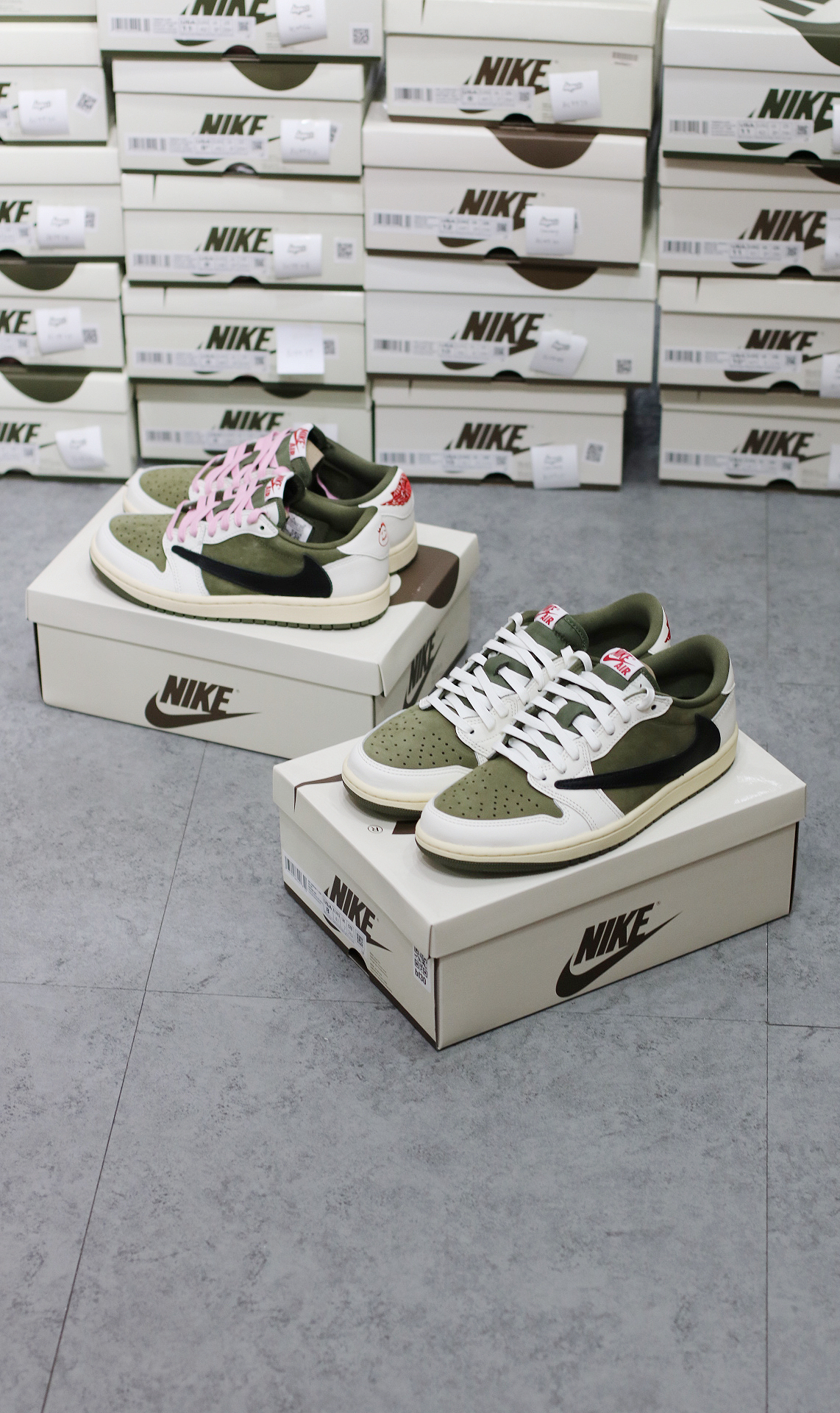 Travis Scott  x Nike Jordan 1 Low OG SP Medium Olive  DM7866-200