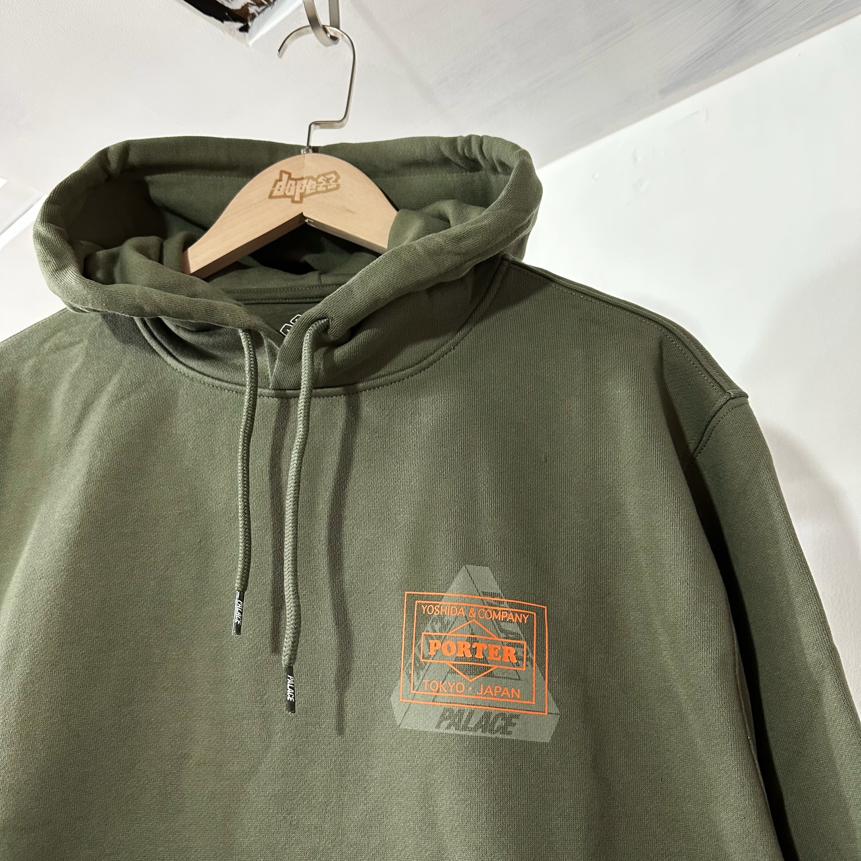 PALACE X PORTER LOGO Hoodie聯名限定Olive PALACE X PORTER LOGO Hoodie聯名限定Olive