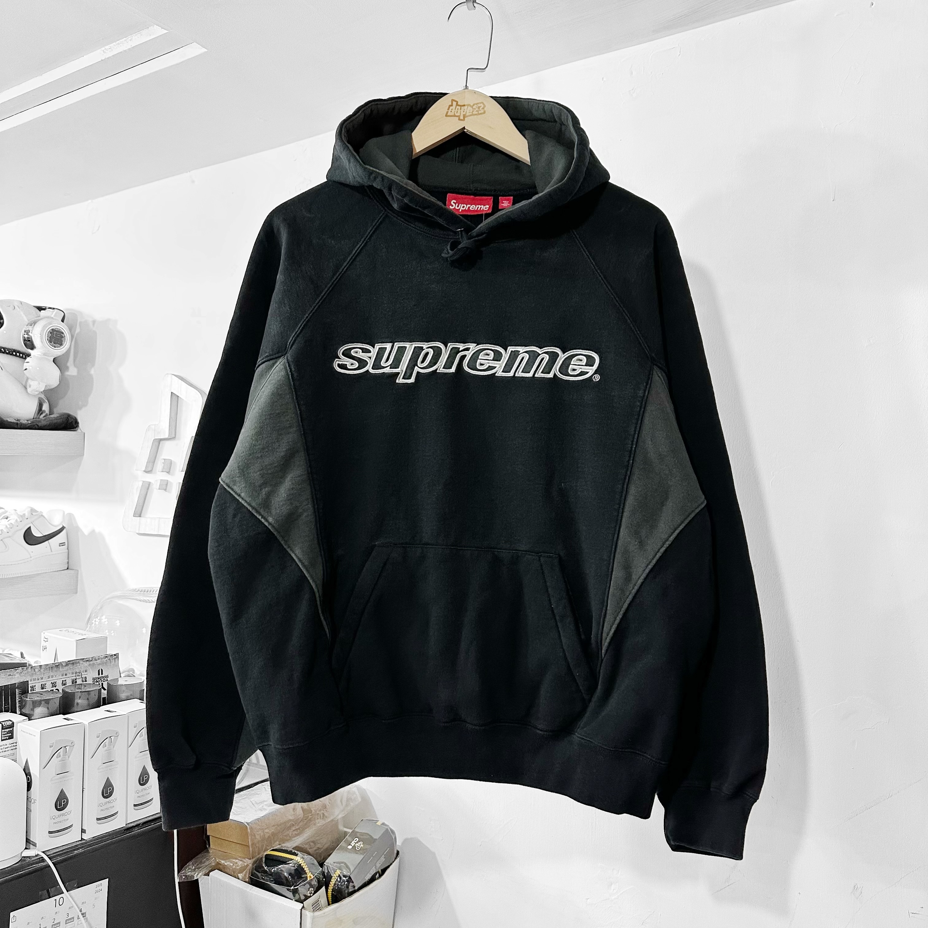 SUPREME FW24 DIVISION HOODED SWEATSHIRT (BLACK) SUPREME FW24 DIVISION HOODED SWEATSHIRT (BLACK)