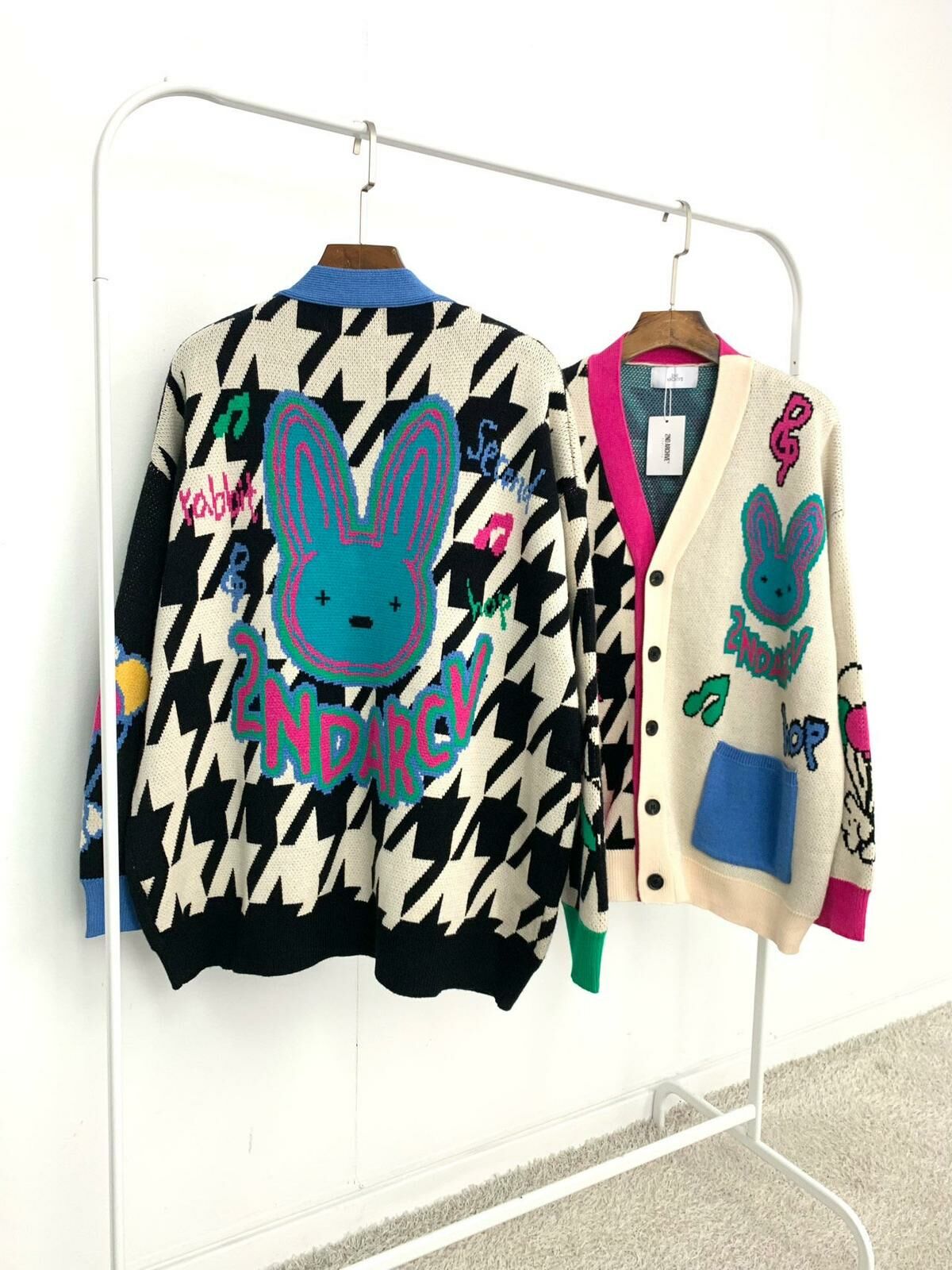 兔仔圖案英文字V領開胸針織外套 2nd-173JK