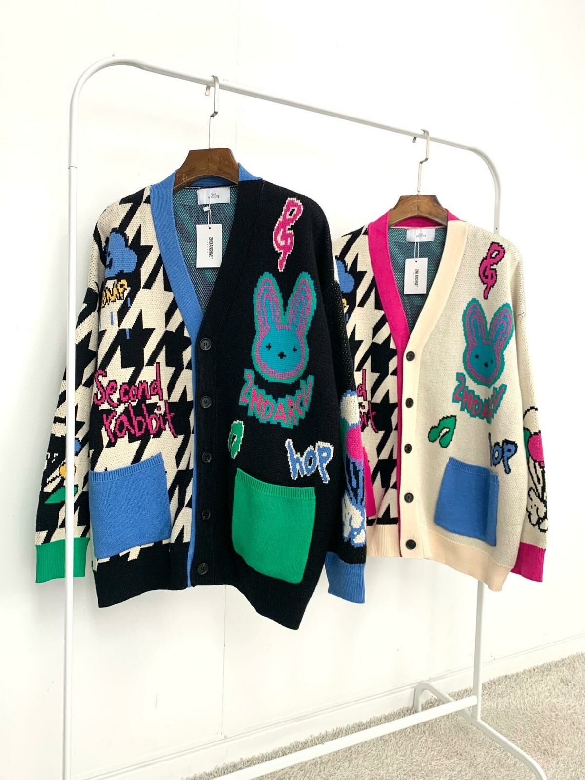 兔仔圖案英文字V領開胸針織外套 2nd-173JK