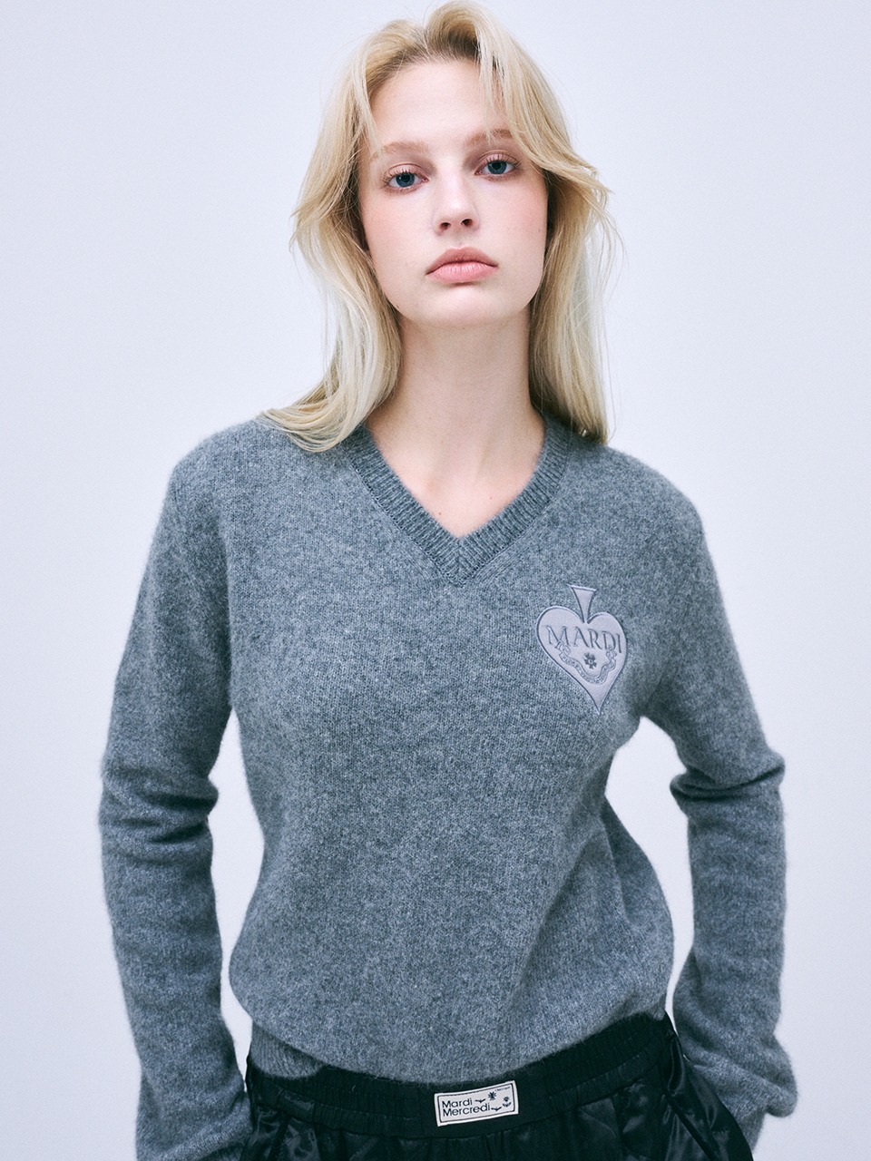 Mardi Mercredi RACCOON BLENDED V NECK SATIN SPADE