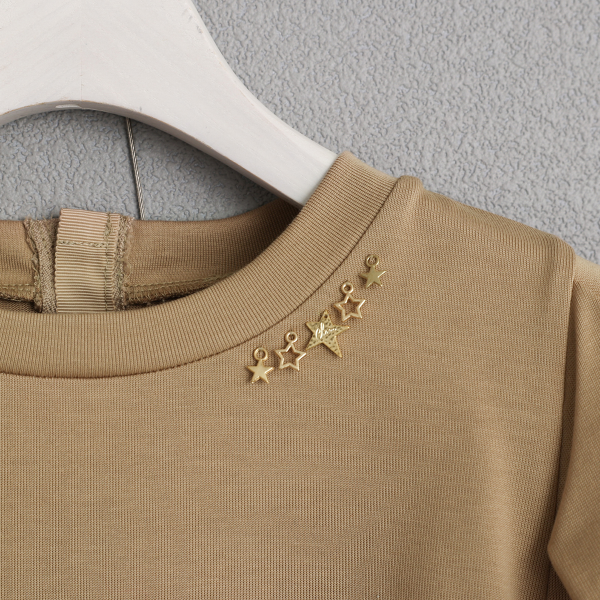 天竺棉設計款上衣 / 卡其