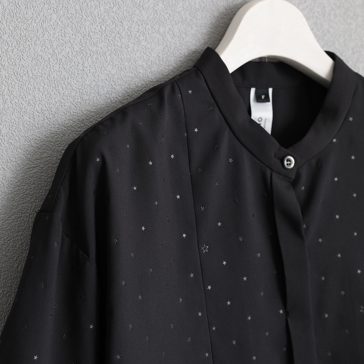 星柄設計款剪裁襯衫 / 黑色