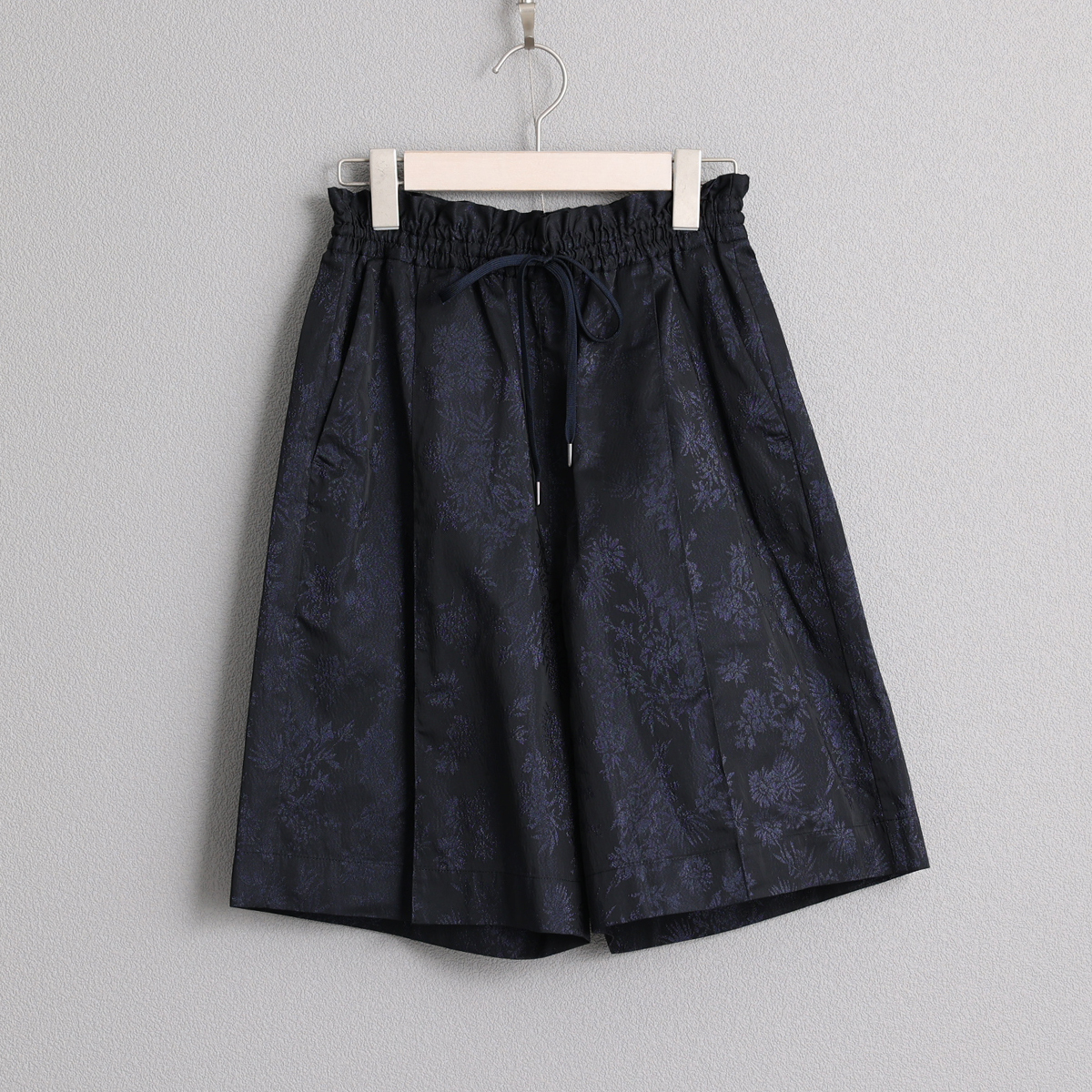 緹花輕薄設計款短褲 / 深藍黑色