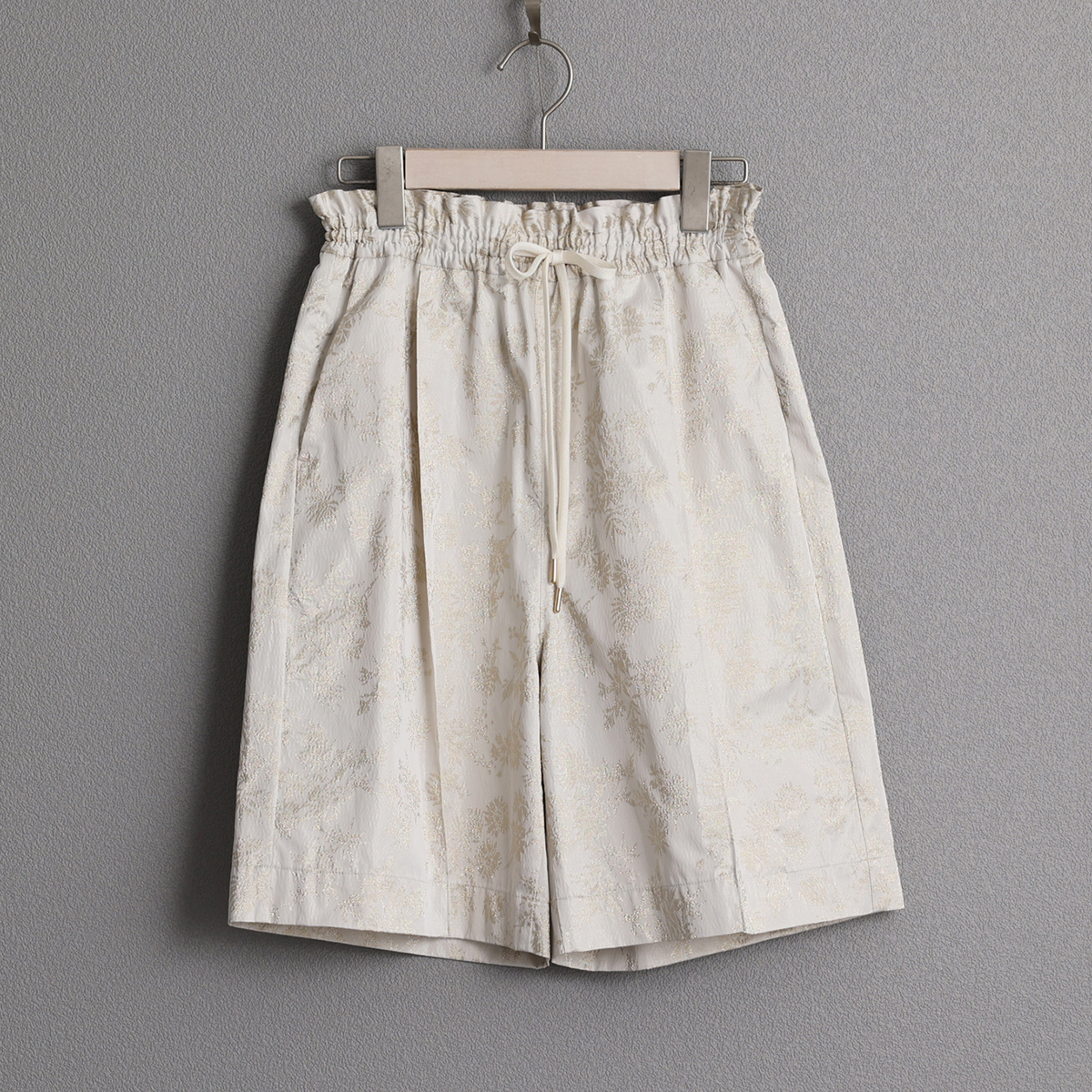 緹花輕薄設計款短褲 / 米白色
