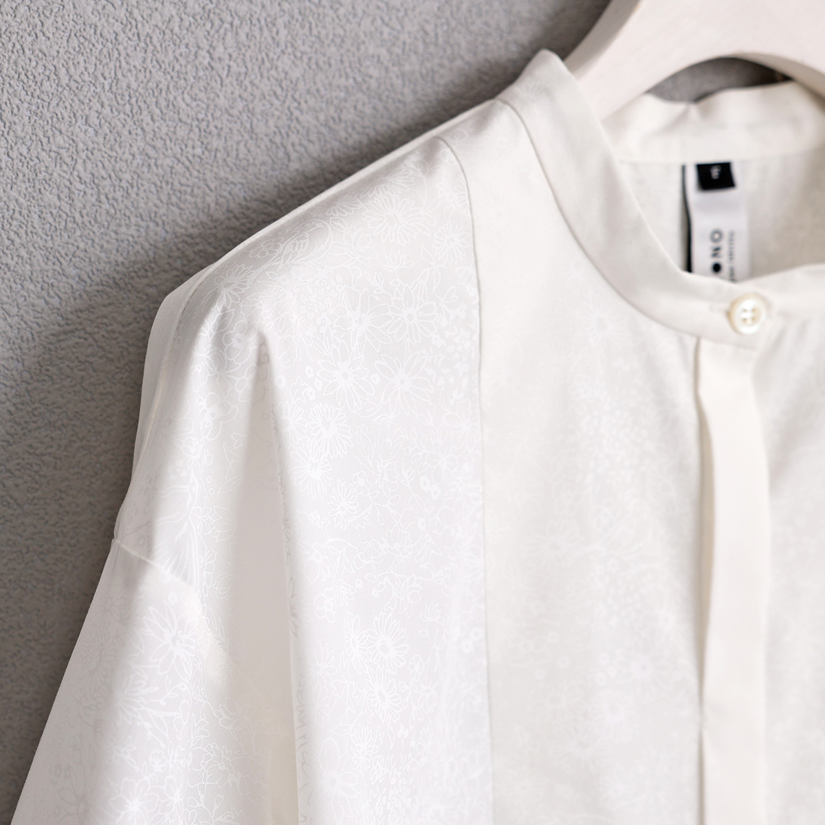 立領印花設計短版襯衫