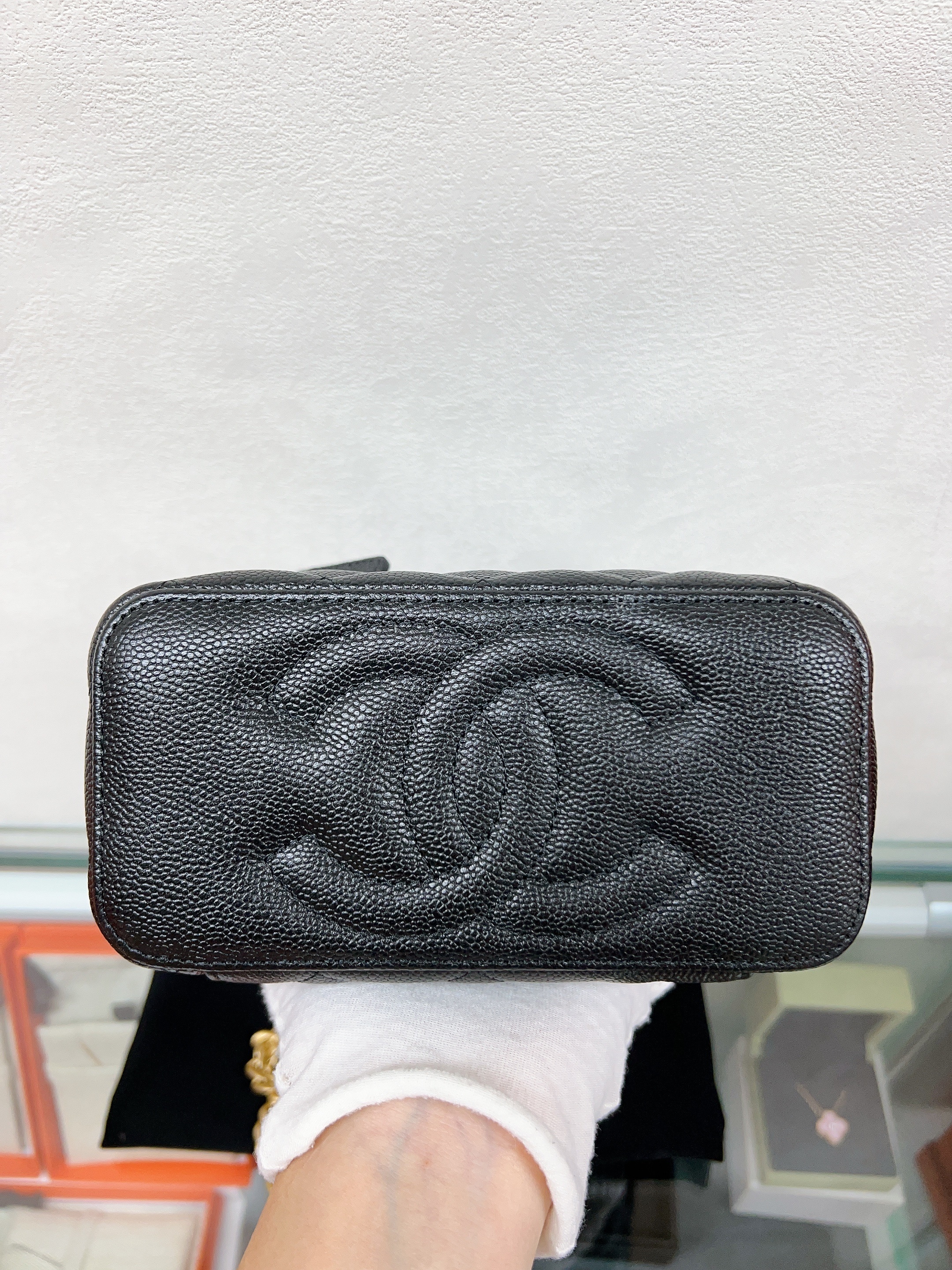 Chanel vanity with heart chain (black caviar GHW)