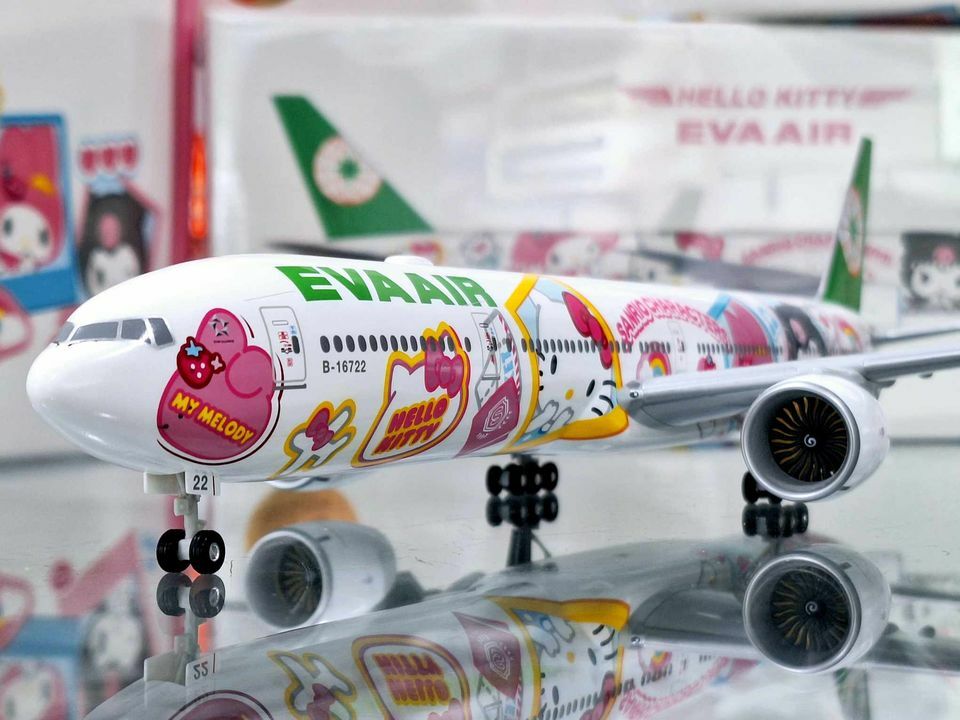 1/200 長榮航空 波音777-300ER B-16722 三麗鷗閨蜜彩繪機 塑膠底座扁盒版
