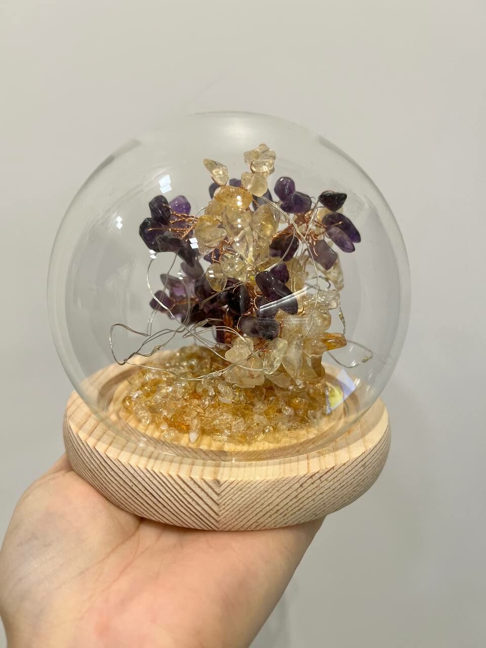 [S] GEMZ & CO HLCT GLASS GARDEN DOME TREE WITH FAIRY LIGHTS, HIGH END CITRINE/ AMETHYST, W7 (W7)