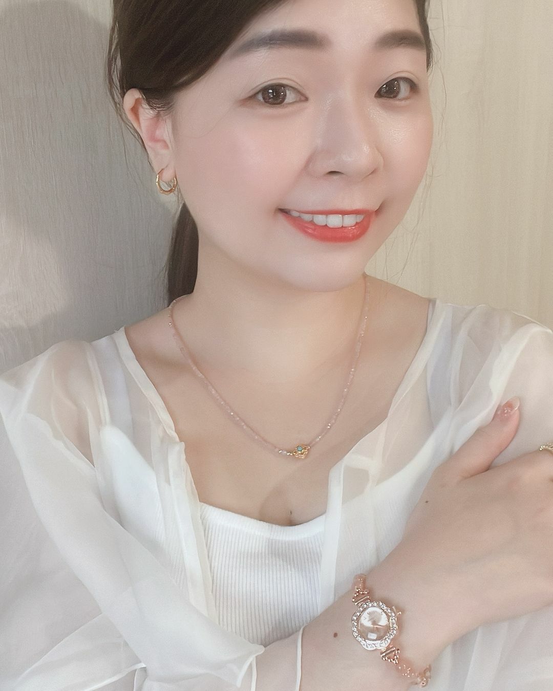 又酷又漂亮的個性女孩快來！ 這款竹節多邊形的耳圈 小眾復古又有點個性 好好看✨  溫柔浪漫的耳扣很多了偶爾也想要辣酷一下 當一個百變女孩 特別有魅力🦋  醫療鋼的耳扣特別推薦 不容易凹彎跑位 也特別好扣 怕過敏的親辜請收下🤲🏻💕