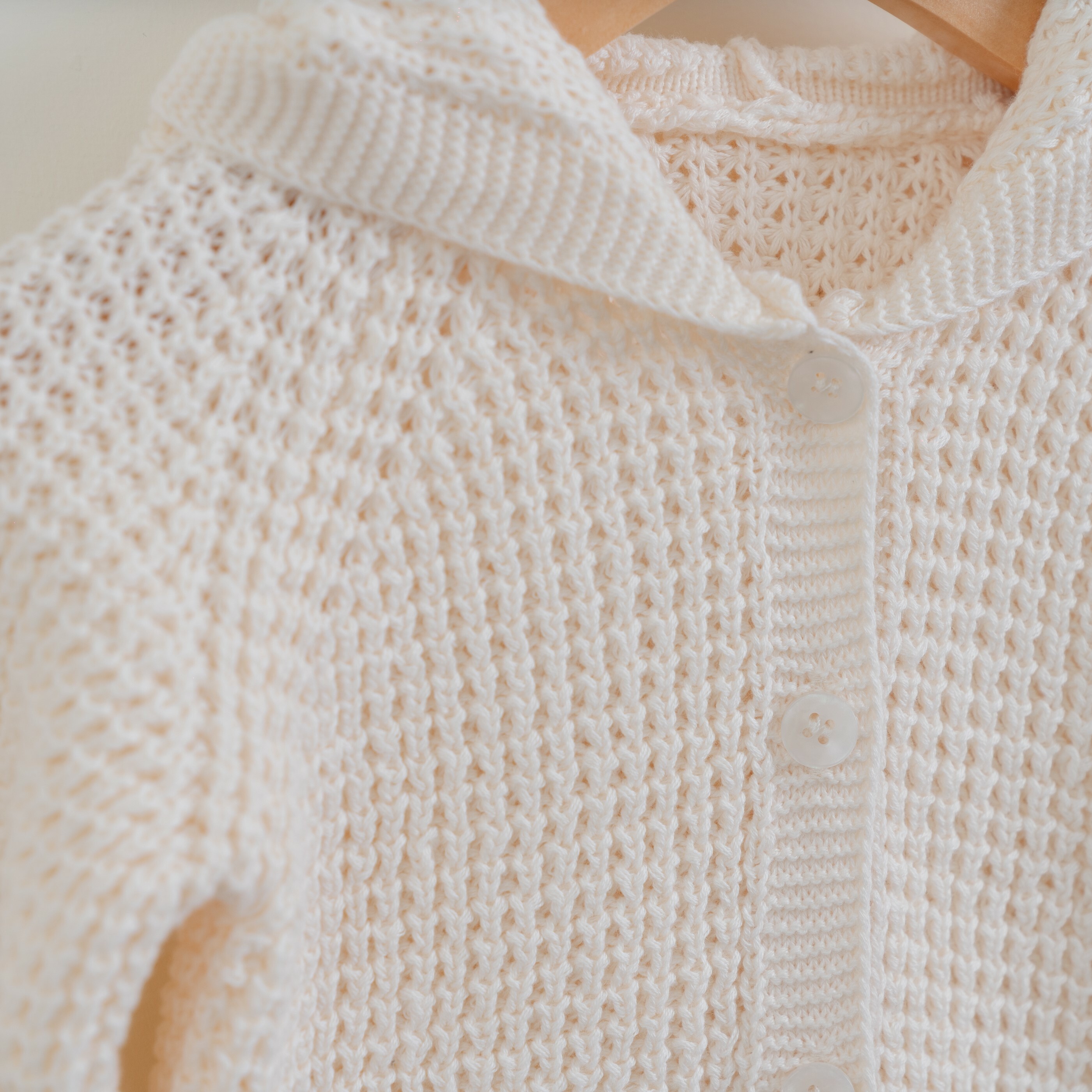 熊寶寶連帽針織毛衣外套-杏色針織細節