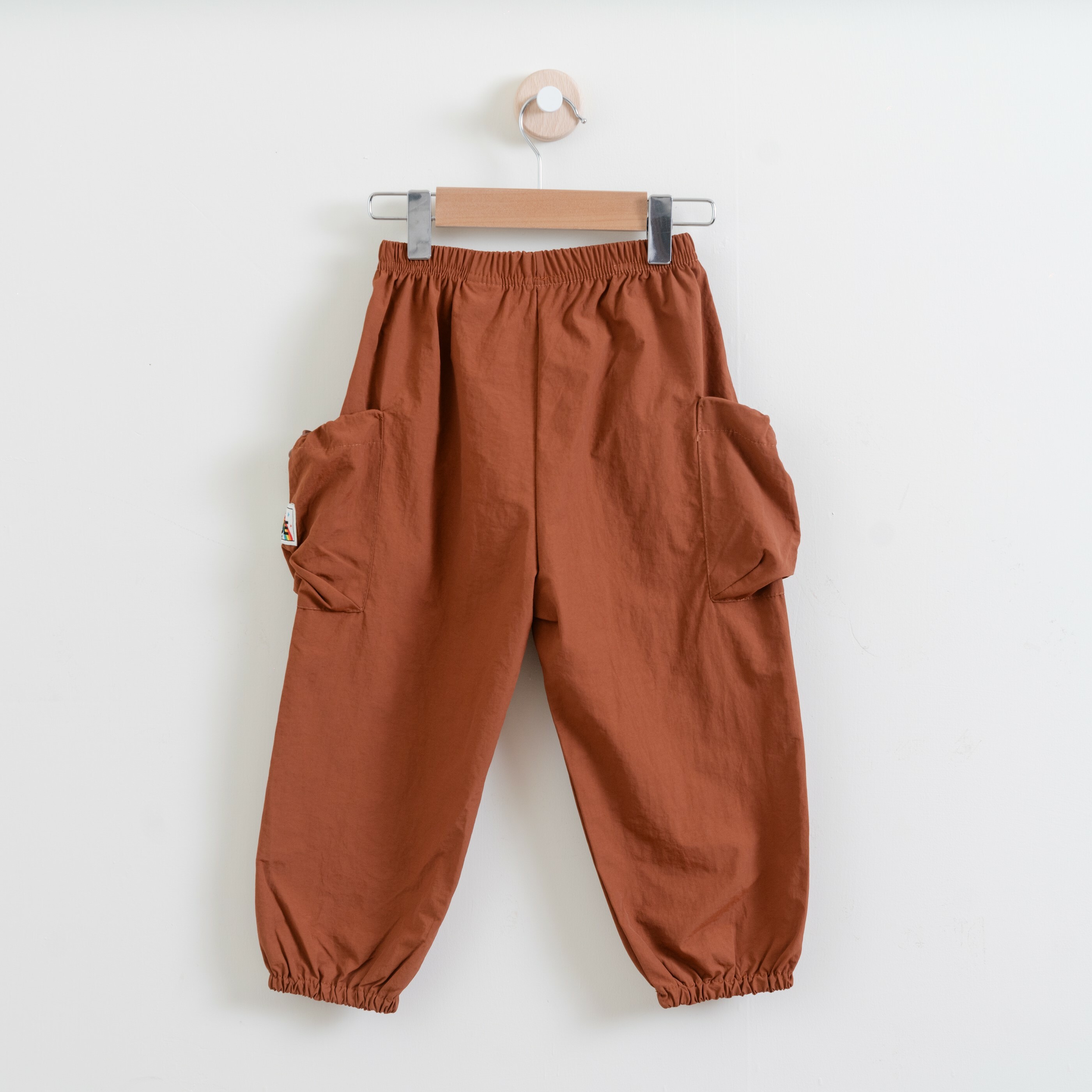 韓國 1st Blue-秋款撞色縮口工裝褲-棕色背面