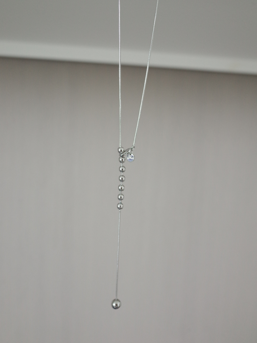 freely arranged beaded chain