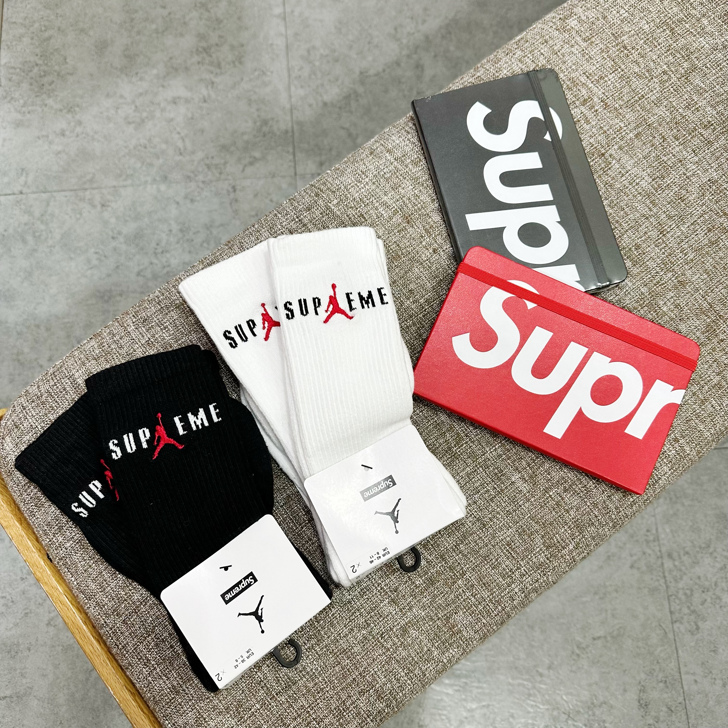 SUPREME®/JORDAN® CREW SOCKS (2 PACK)
