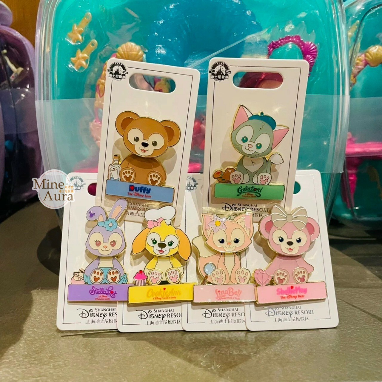 達菲 Duffy 與好友們 坐姿 搖頭設計 造型 徽章 PIN -上海迪士尼樂園