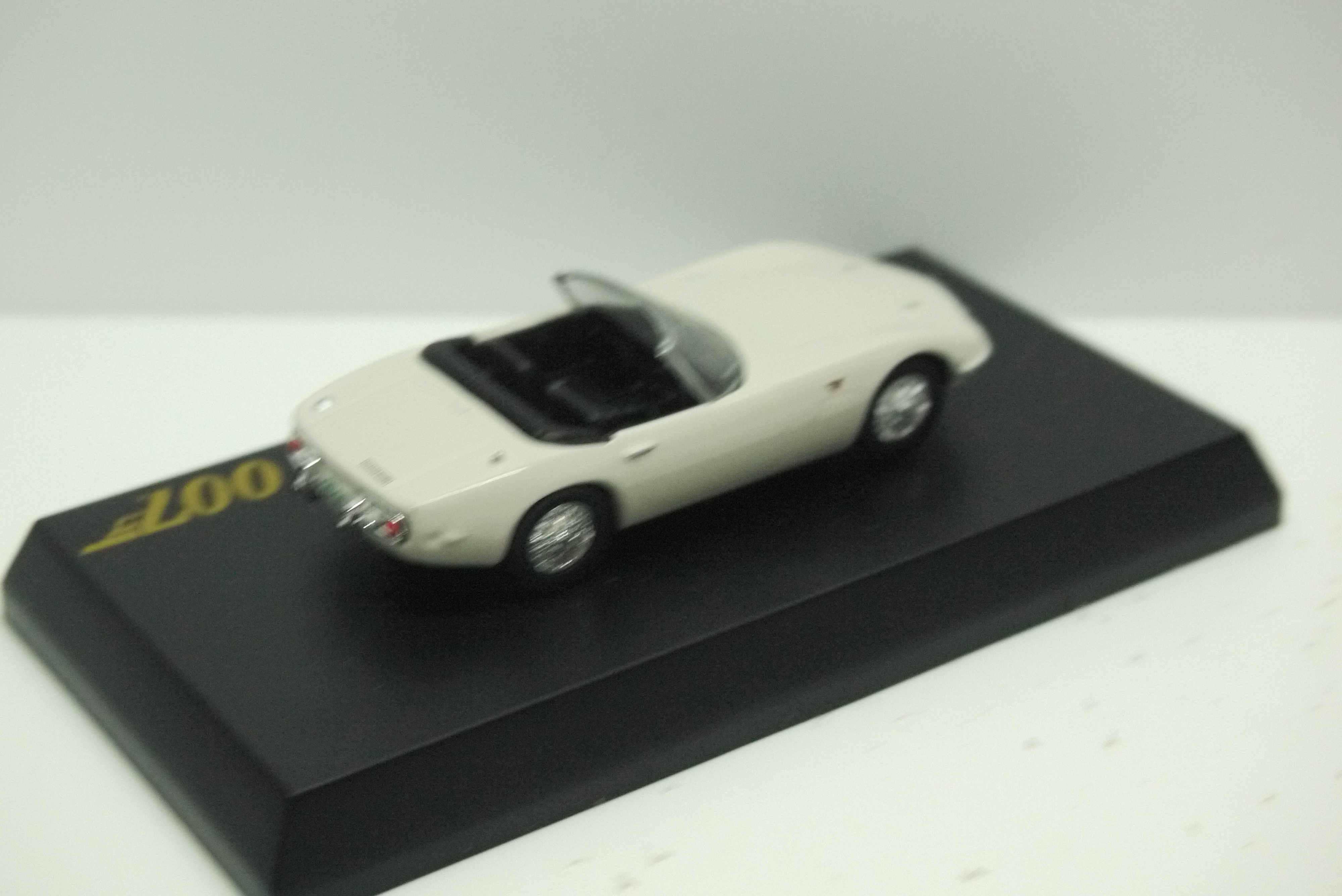 Kyosho Toyota 2000GT 007