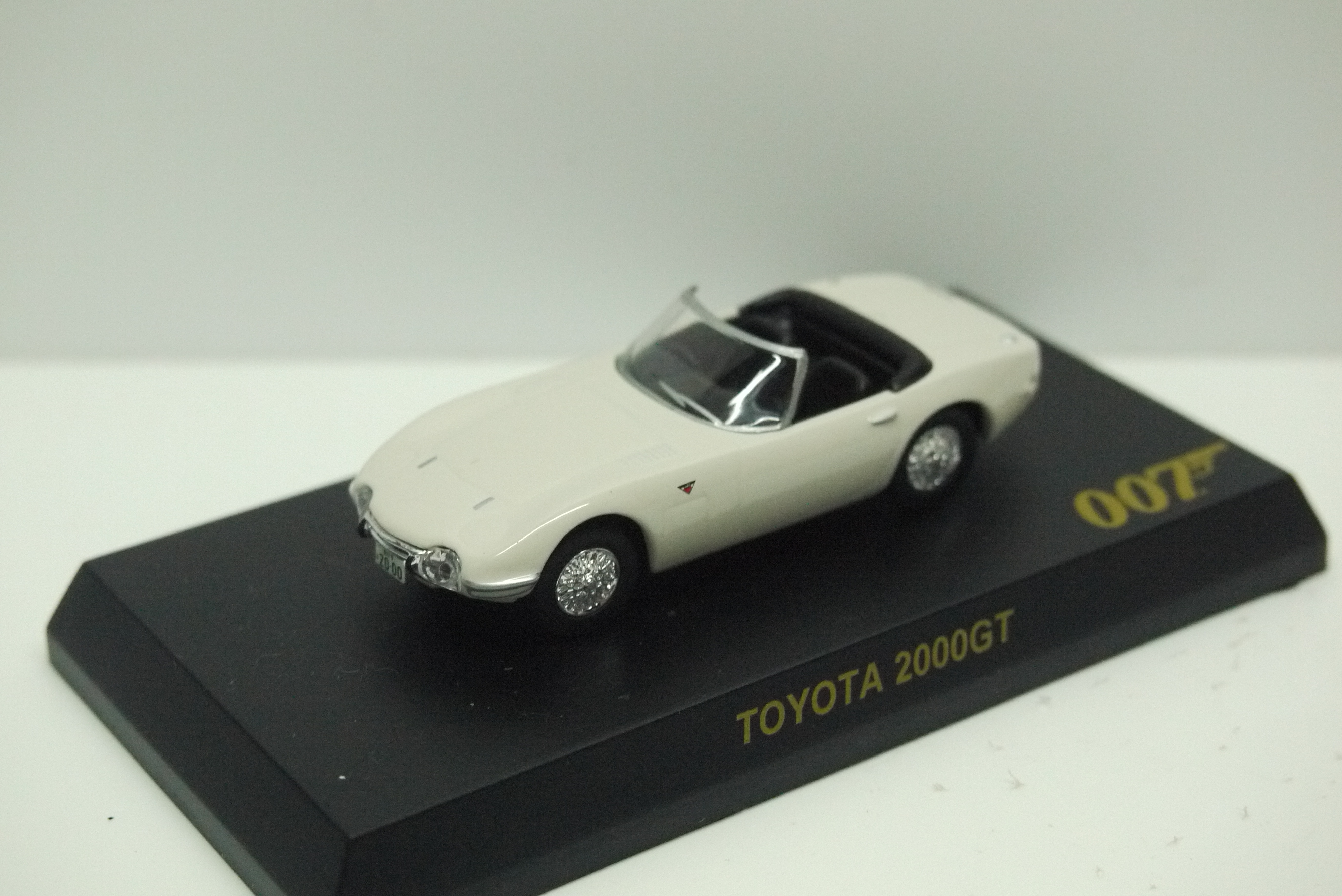 Kyosho Toyota 2000GT 007