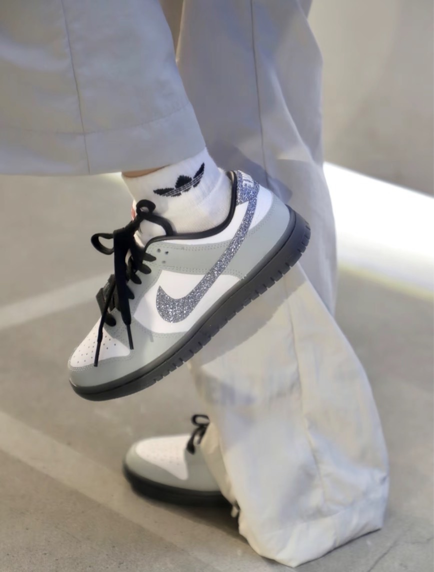 Nike Dunk Low "Glitter Swoosh "灰白 晶鑽 滿天星 HQ3462191